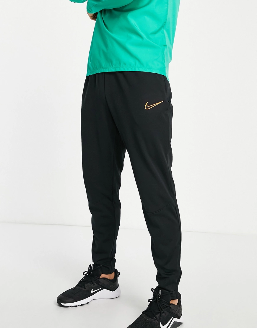 Nike Football – Academy Winter Warrior – Jogginghose in Schwarz günstig online kaufen