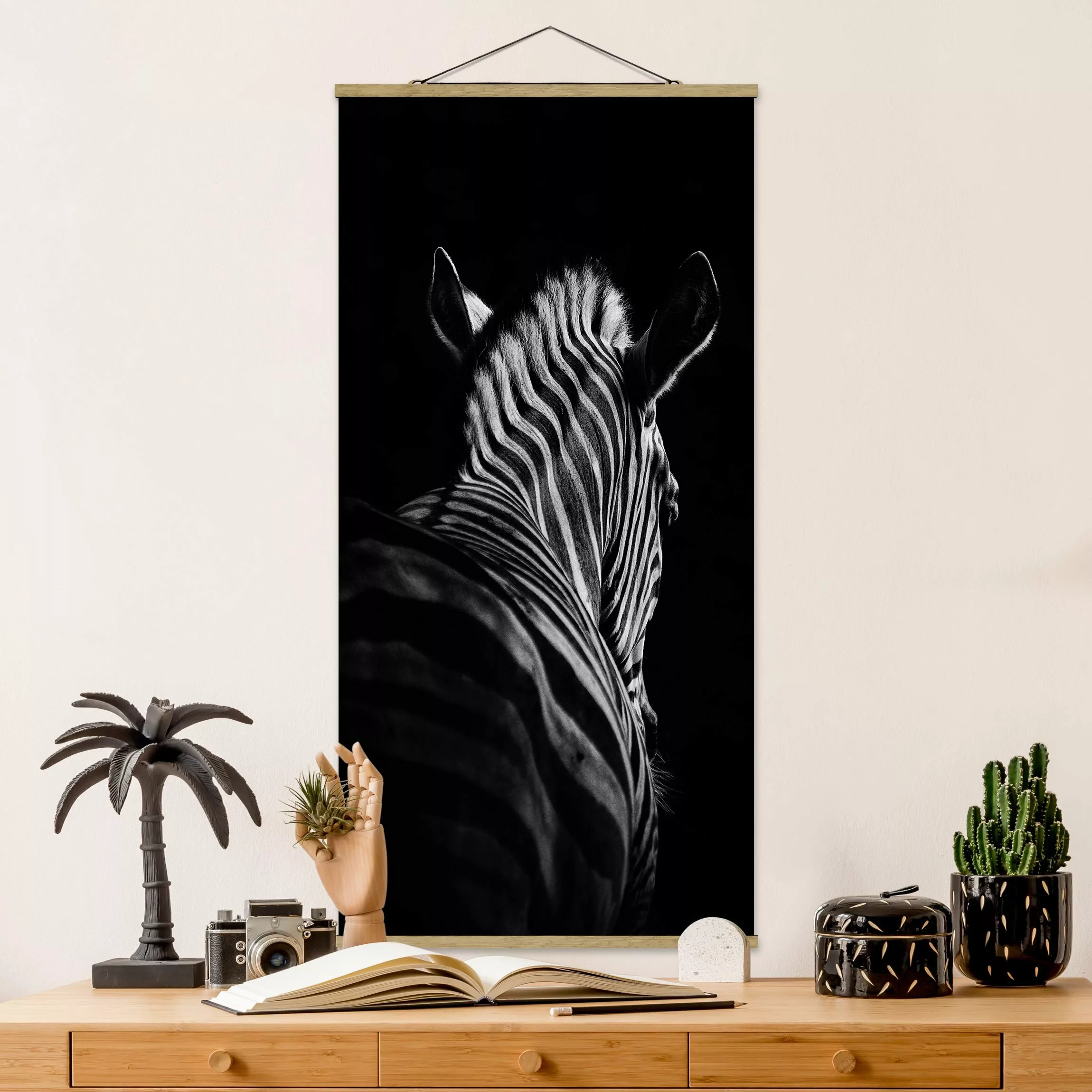 Stoffbild Tiere mit Posterleisten - Hochformat Dunkle Zebra Silhouette günstig online kaufen