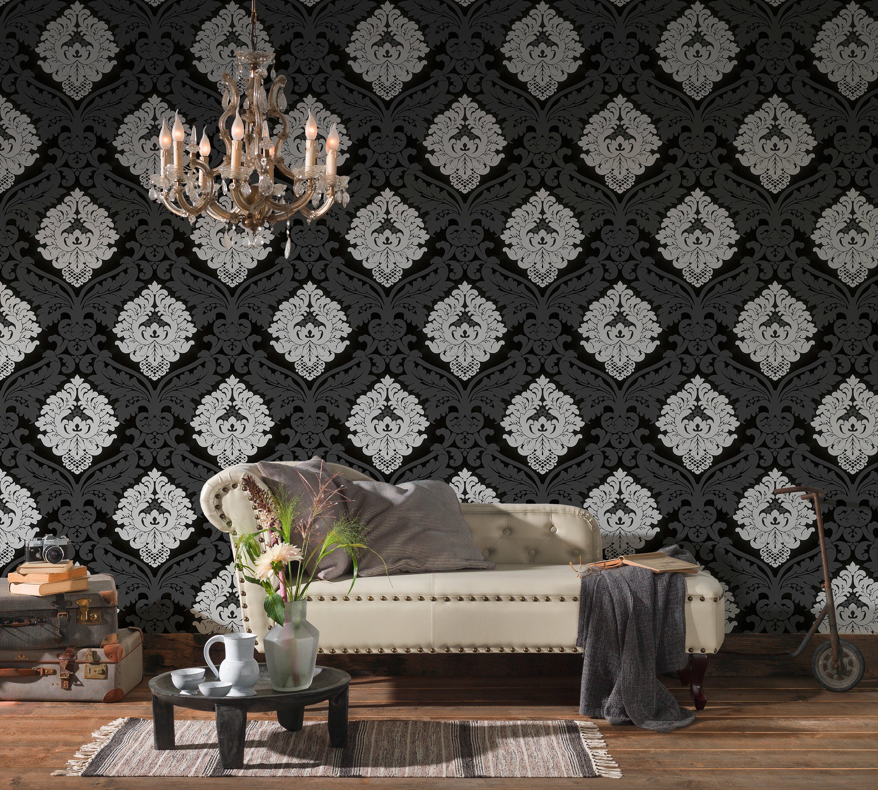 Bricoflor Neobarock Tapete Schwarz Weiß Grau Edle Vliestapete mit Ornament günstig online kaufen