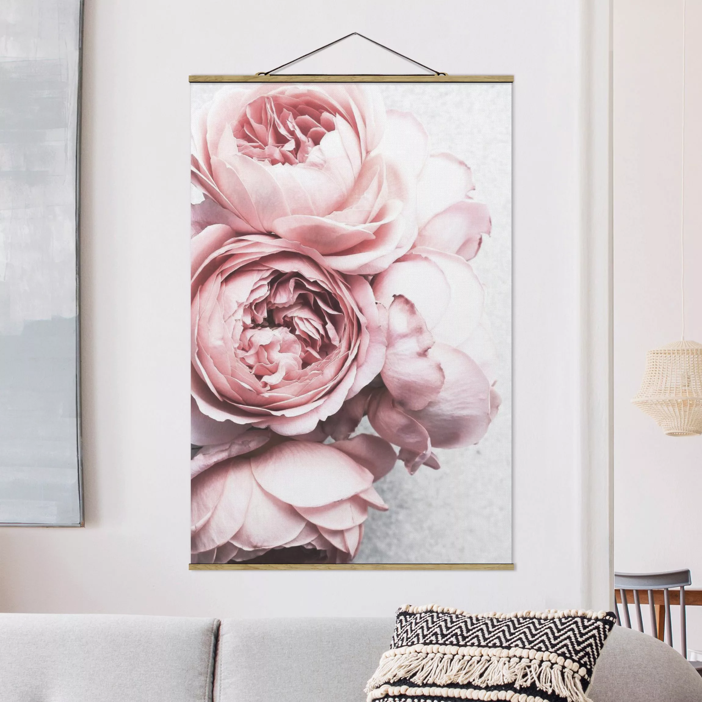 Stoffbild Blumen mit Posterleisten - Hochformat Rosa Pfingstrosenblüten Sha günstig online kaufen