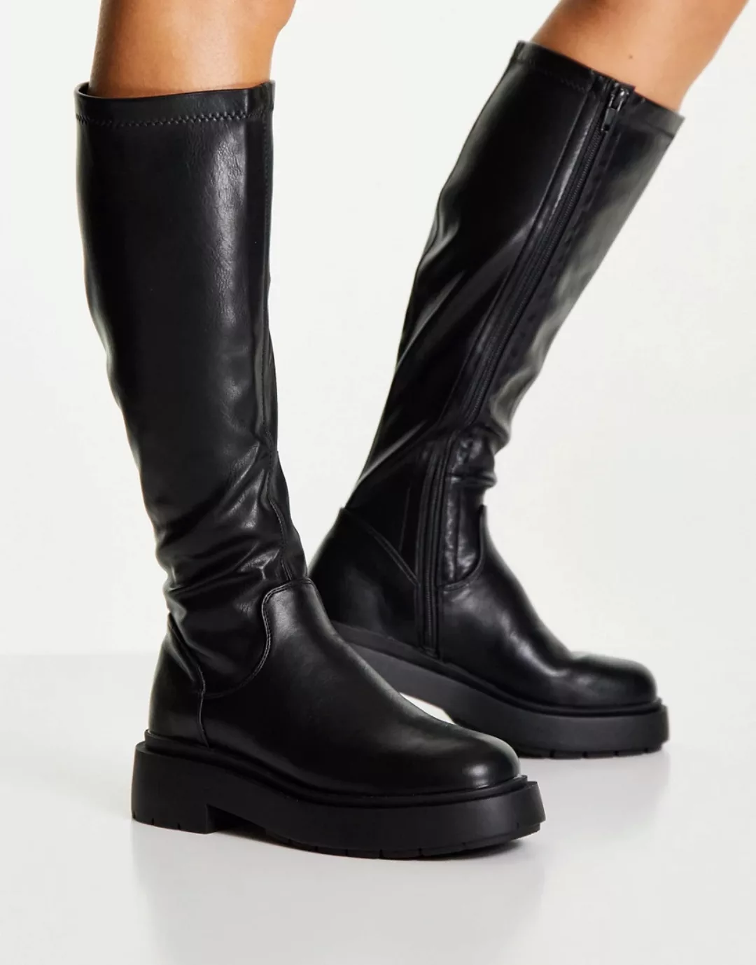 New Look – Flache, kniehohe Stiefel in Schwarz mit dicker Sohle günstig online kaufen