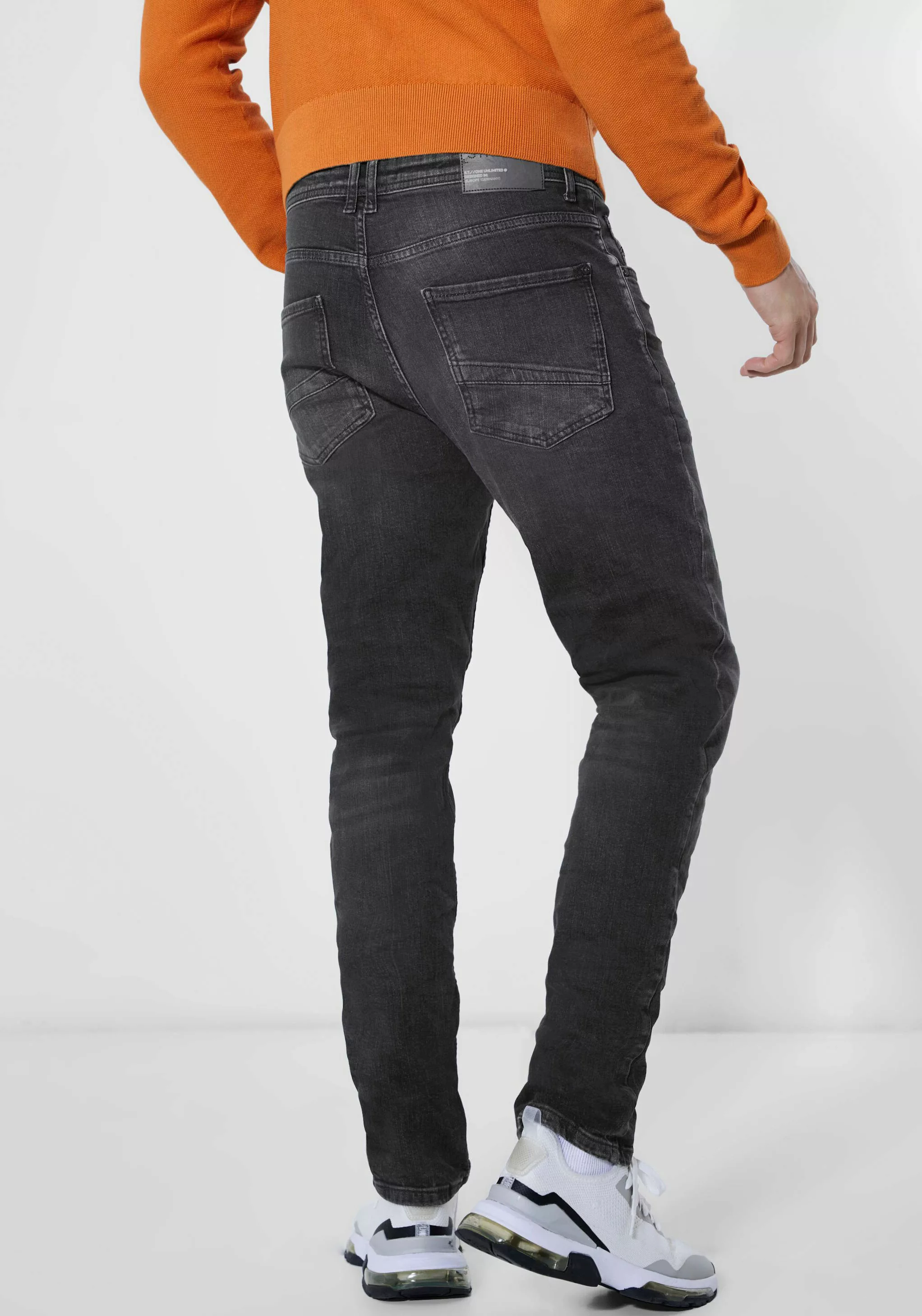 STREET ONE MEN Regular-fit-Jeans mit einer dunkleren Waschung günstig online kaufen