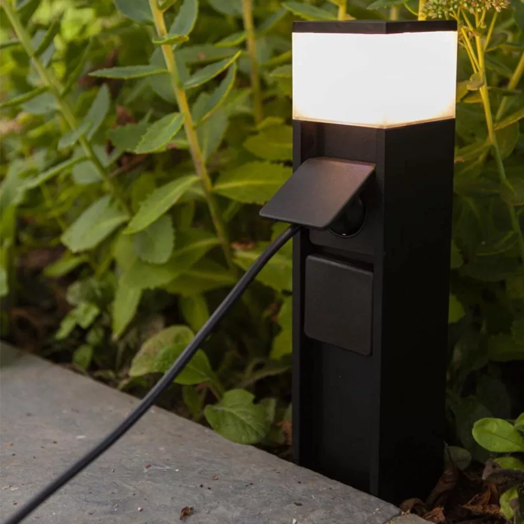 LED-Sockelleuchte Mains mit Steckdosen günstig online kaufen