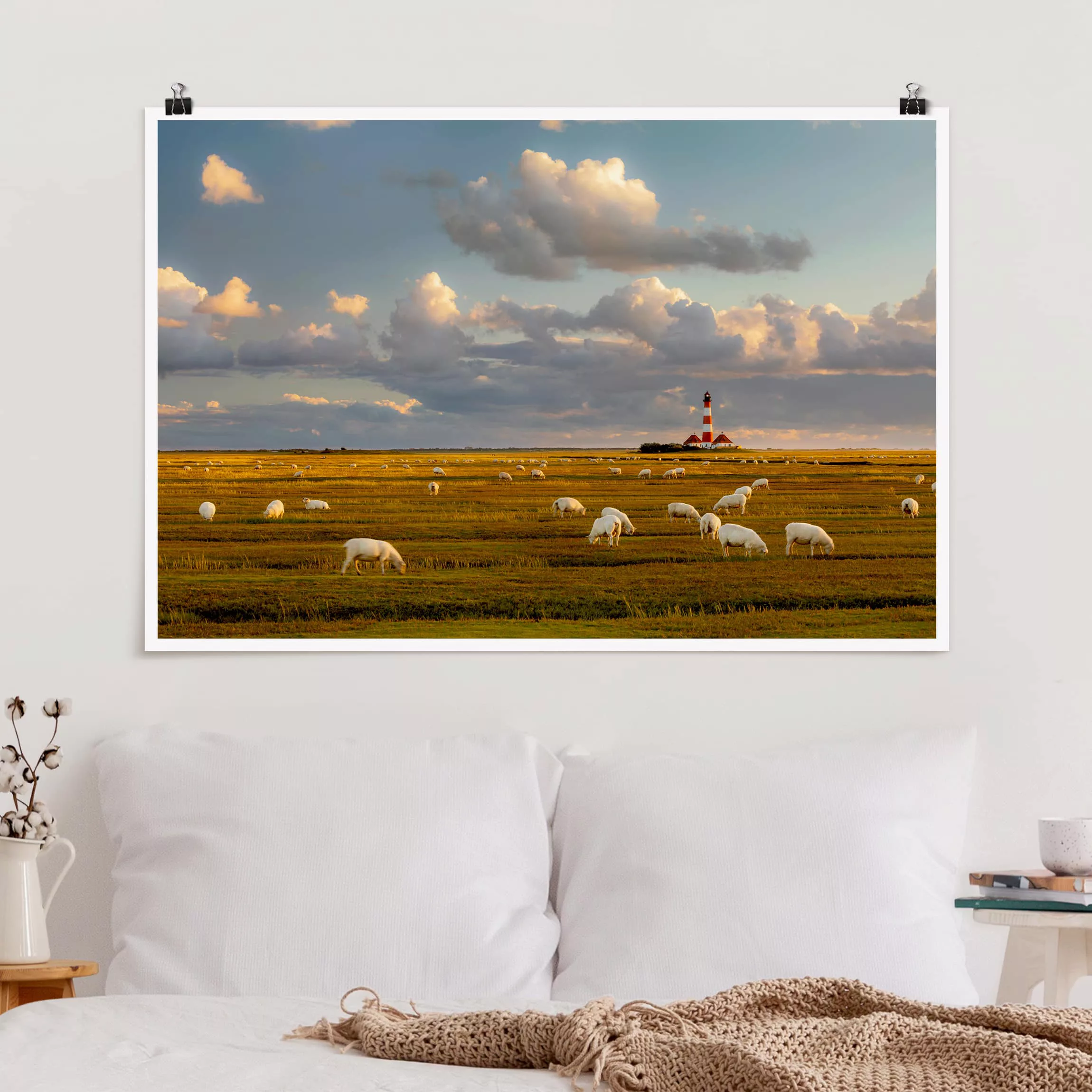 Poster Strand - Querformat Nordsee Leuchtturm mit Schafsherde günstig online kaufen