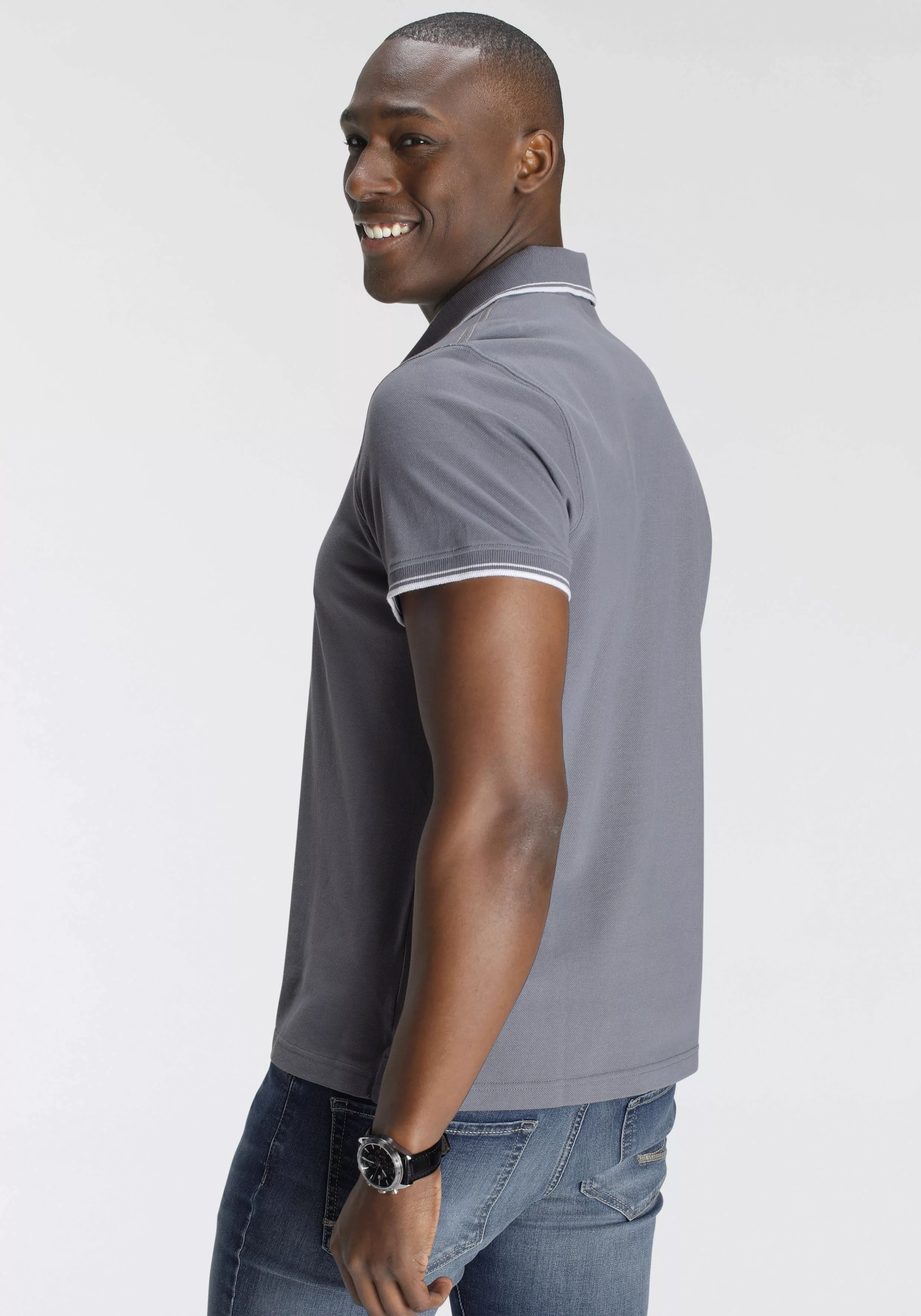 DELMAO Poloshirt, mit modischem Brustlabel - NEUE MARKE günstig online kaufen