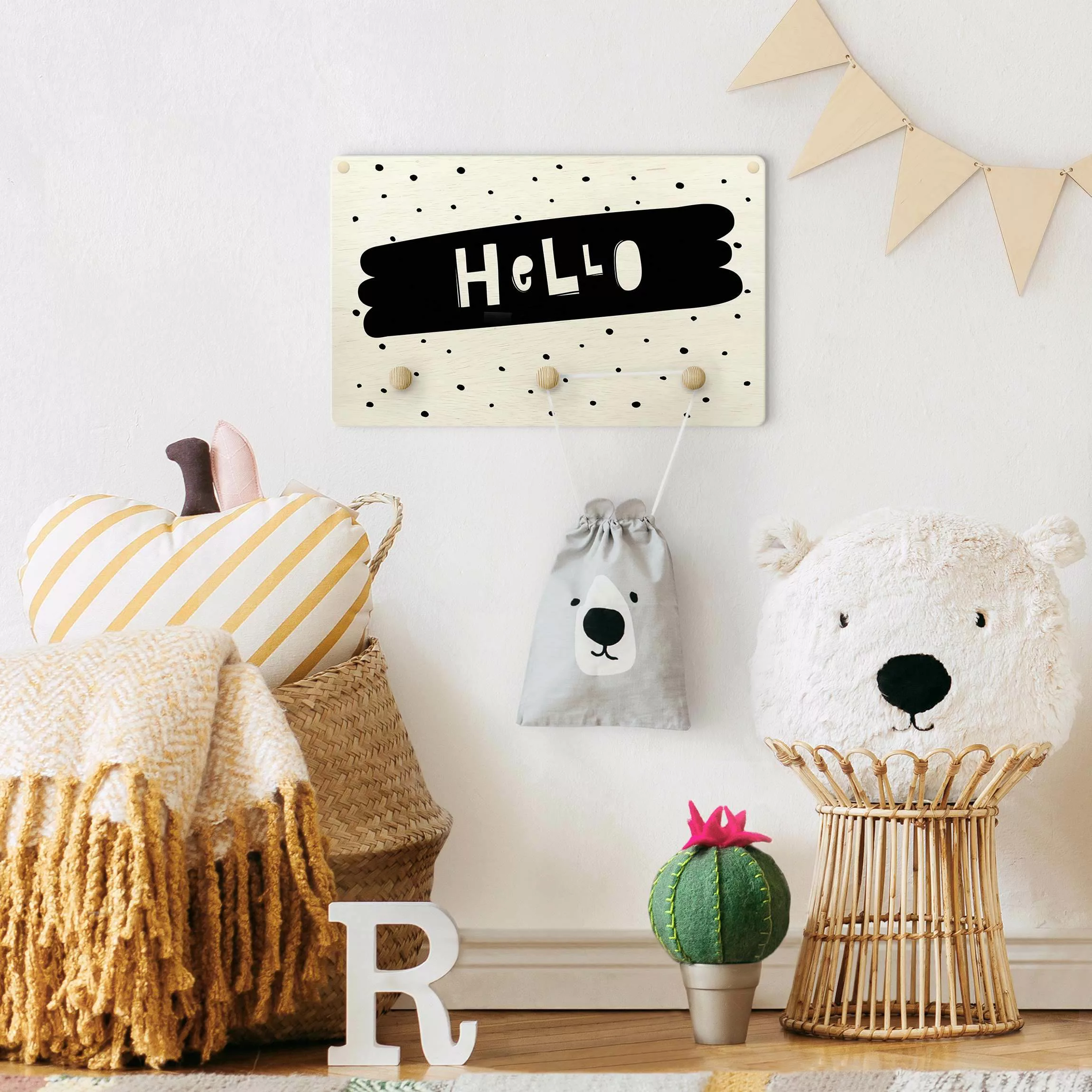 Kindergarderobe Holz Spruch Hello auf Pinselstrich Schwarz günstig online kaufen