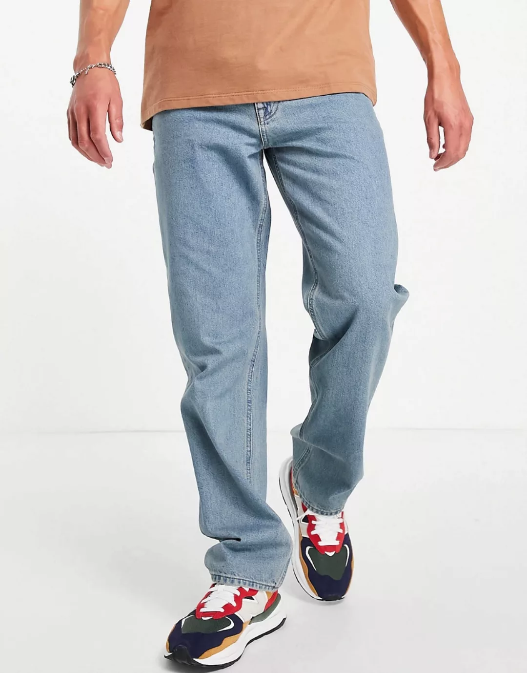 ASOS DESIGN – Jeans mit geradem Bein in hellblauer Waschung günstig online kaufen