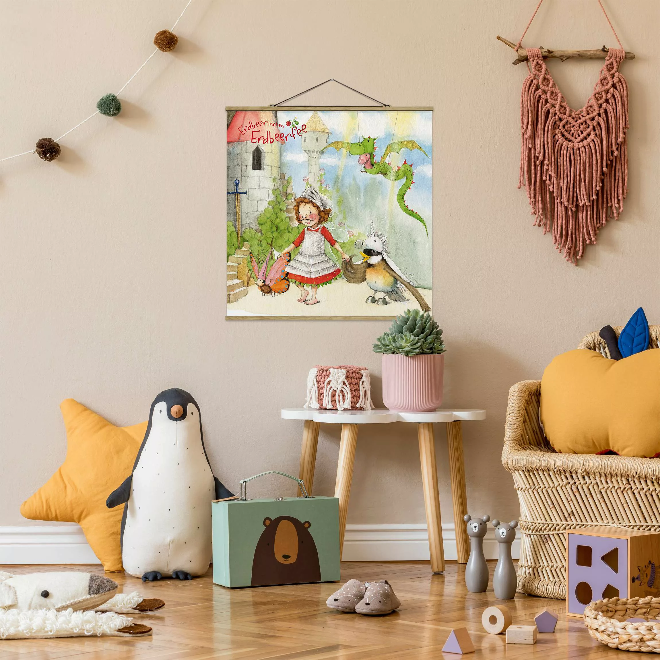 Stoffbild Kinderzimmer mit Posterleisten - Quadrat Erdbeerinchen Erdbeerfee günstig online kaufen