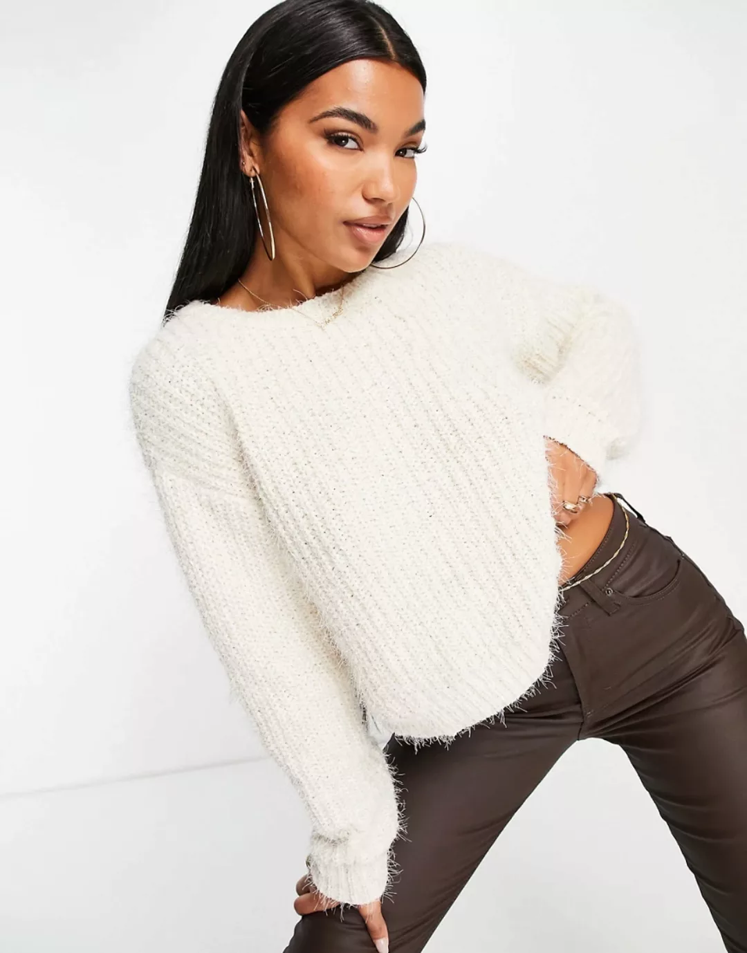 In The Style – Flauschiger Pullover in Cremeweiß günstig online kaufen
