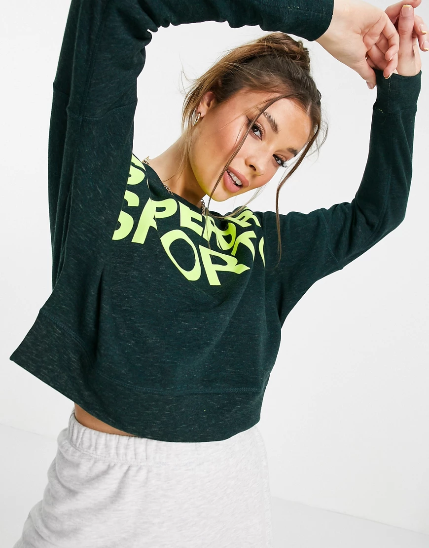 Superdry Sport – Sweatshirt mit Fledermausärmeln und Logo in Grün günstig online kaufen