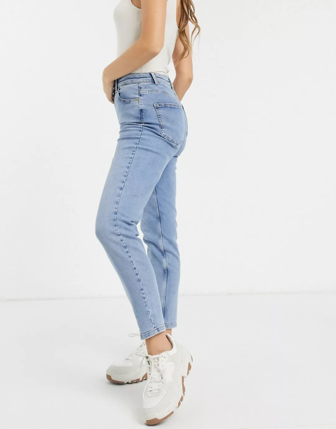 Pieces – Hellblaue Mom-Jeans mit hohem Bund günstig online kaufen