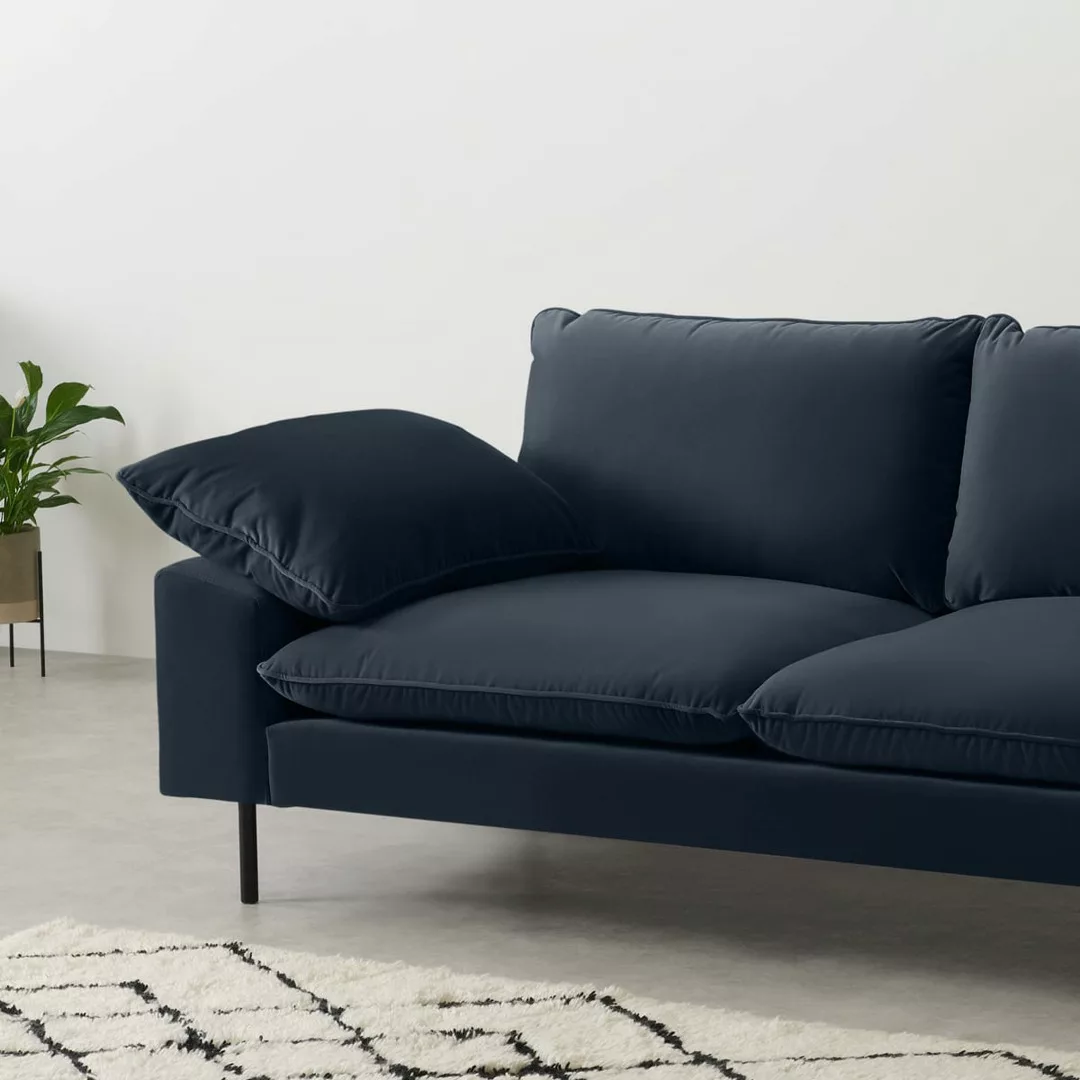 Fallyn grosses 2-Sitzer Sofa, Samt in Marineblau - MADE.com günstig online kaufen