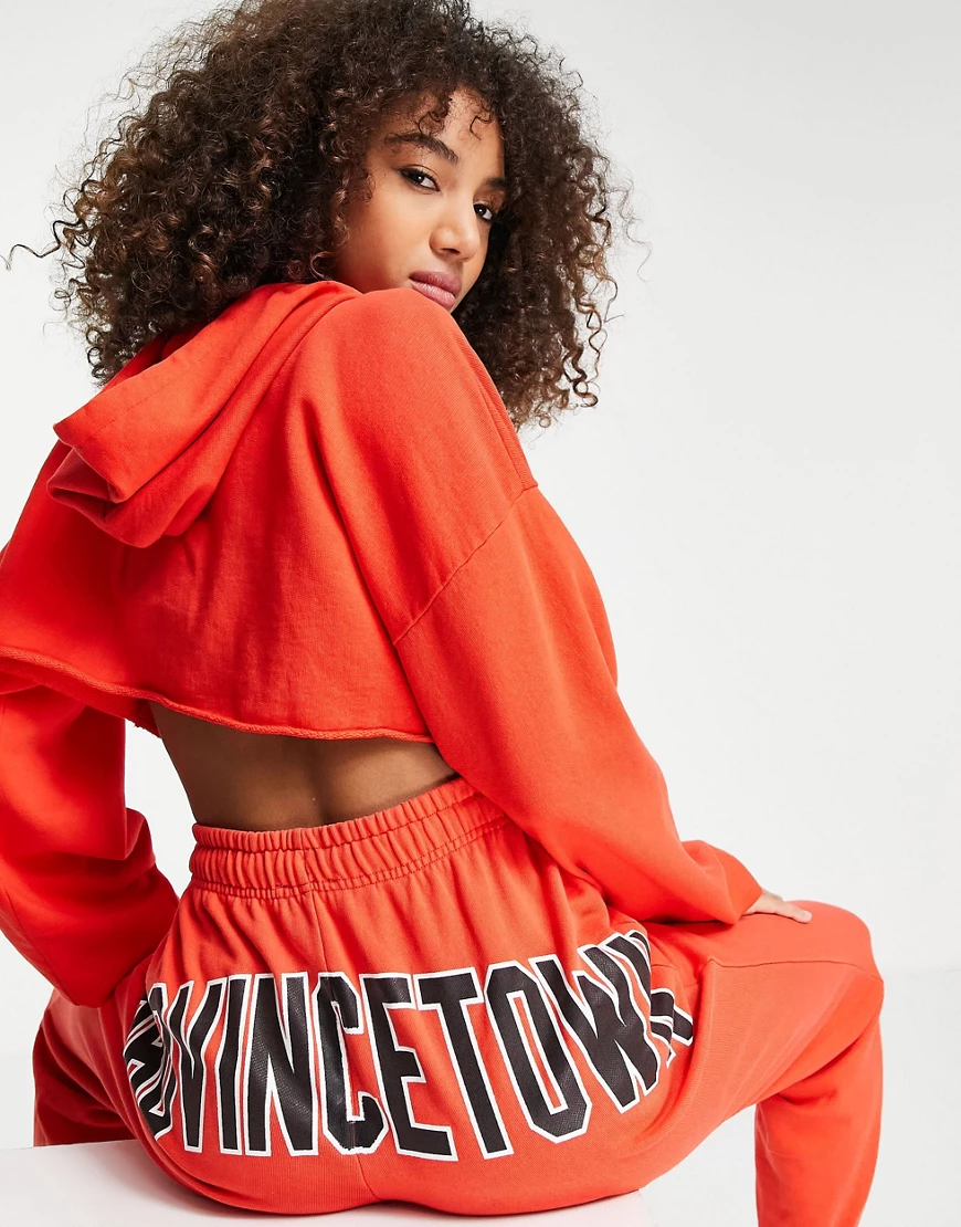 Topshop – Oversize-Jogginghose in Rot mit Provincetown-College-Grafik vorne günstig online kaufen