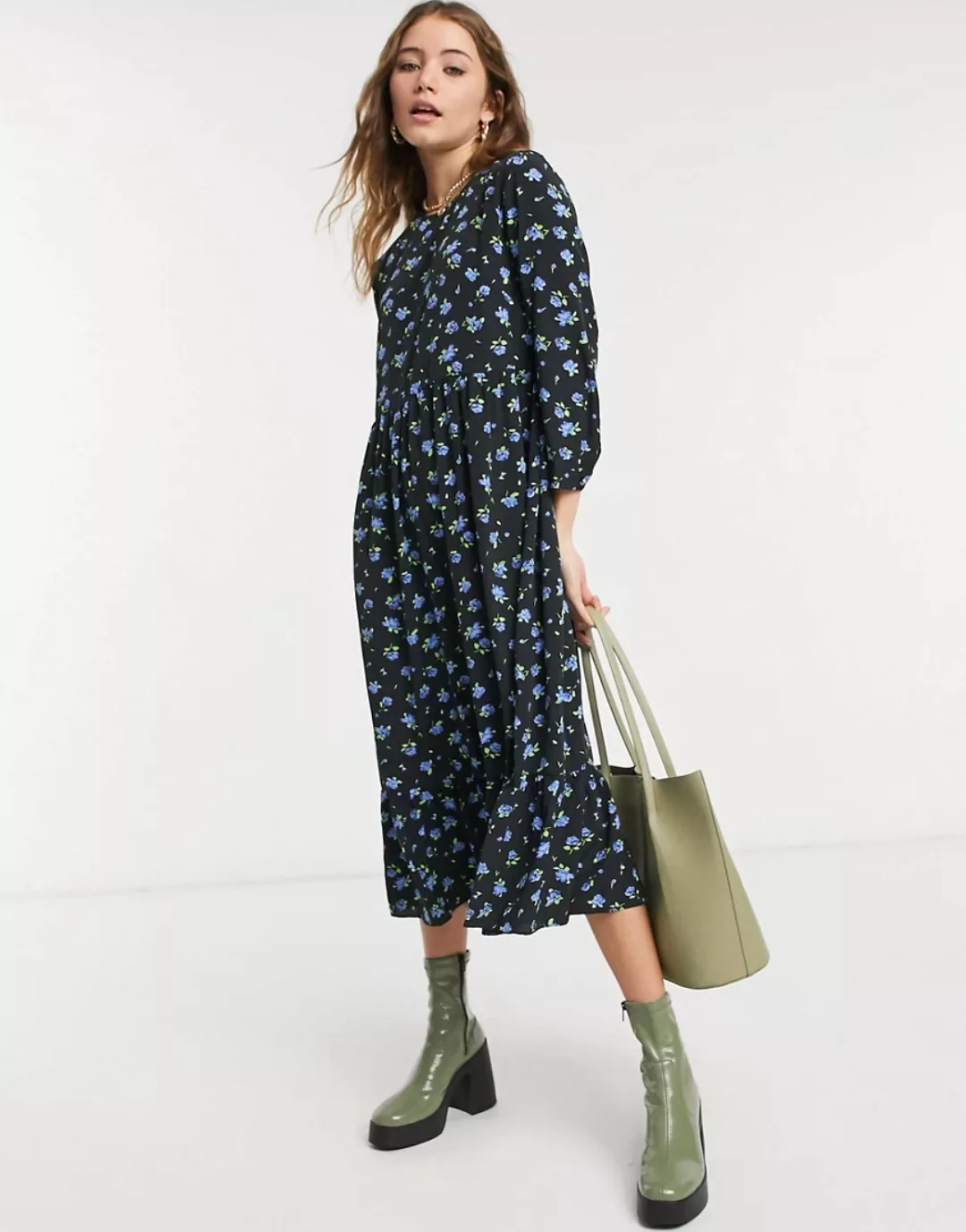 Glamorous – Midi-Hängerkleid mit Vergissmeinnicht-Blumenmuster-Schwarz günstig online kaufen