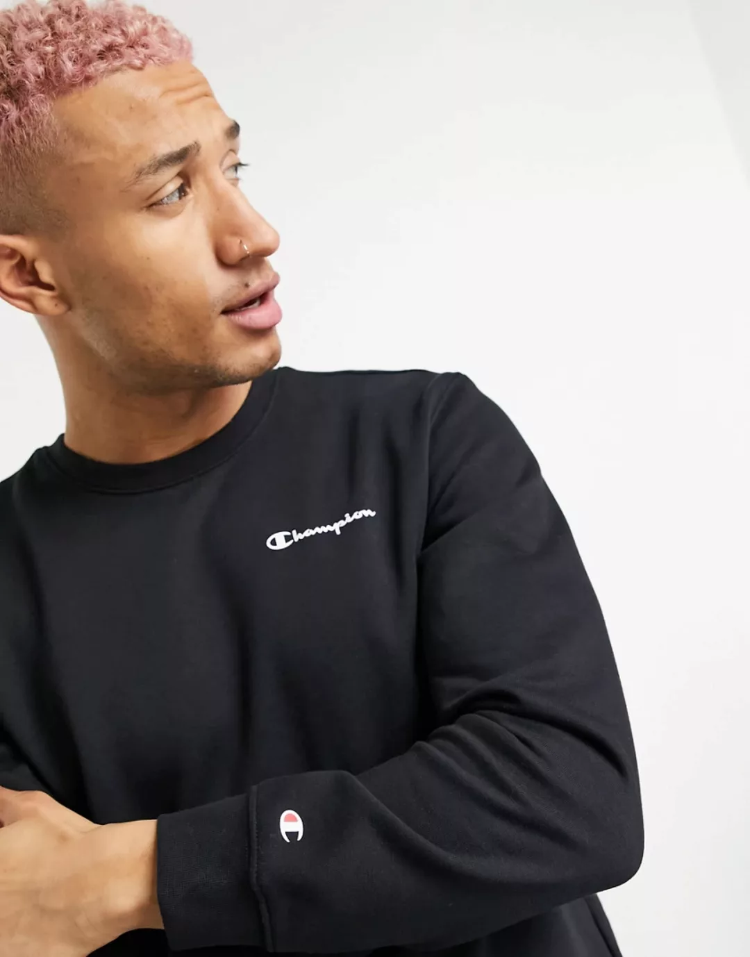 Champion – Sweatshirt mit kleinem Logo in Schwarz günstig online kaufen
