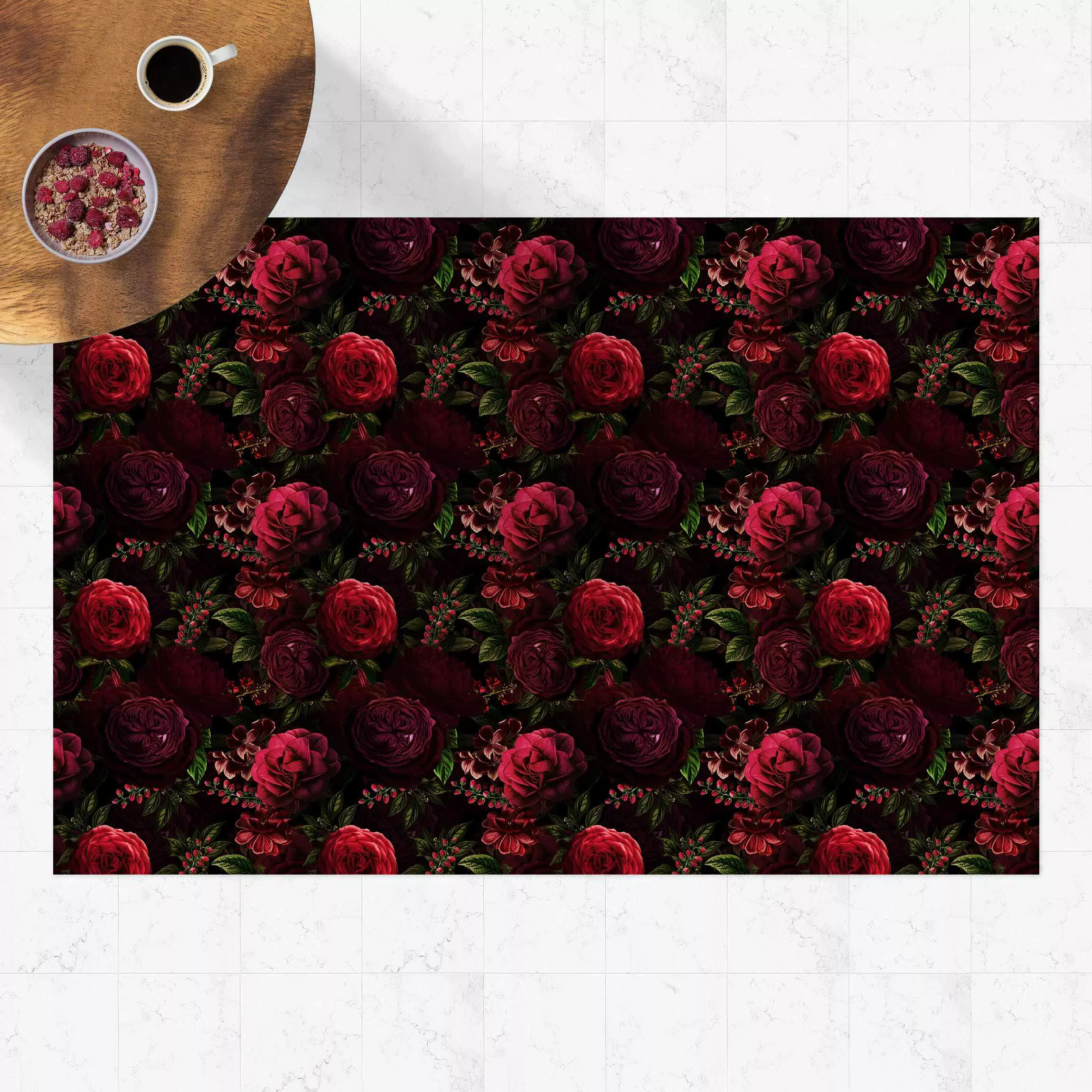 Vinyl-Teppich Rote Rosen vor Schwarz günstig online kaufen