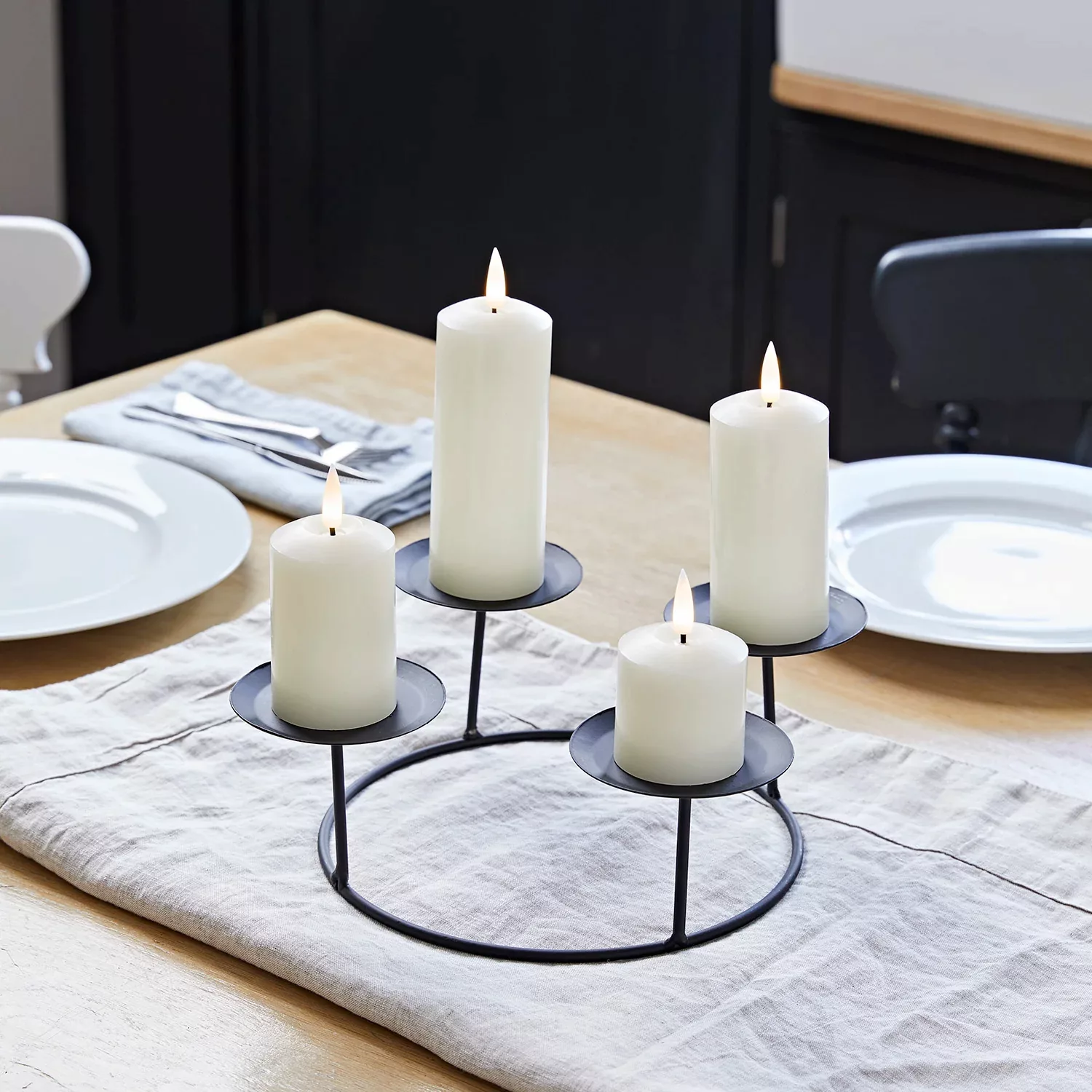 Kerzenständer Tischdeko mit 4 elfenbeinfarbenen TruGlow® LED Kerzen schmal günstig online kaufen