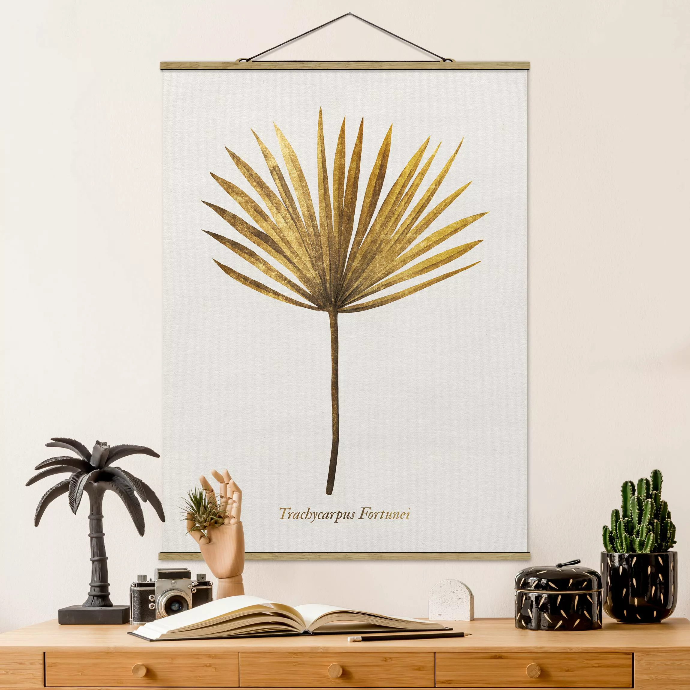 Stoffbild Blumen mit Posterleisten - Hochformat Gold - Palmenblatt günstig online kaufen