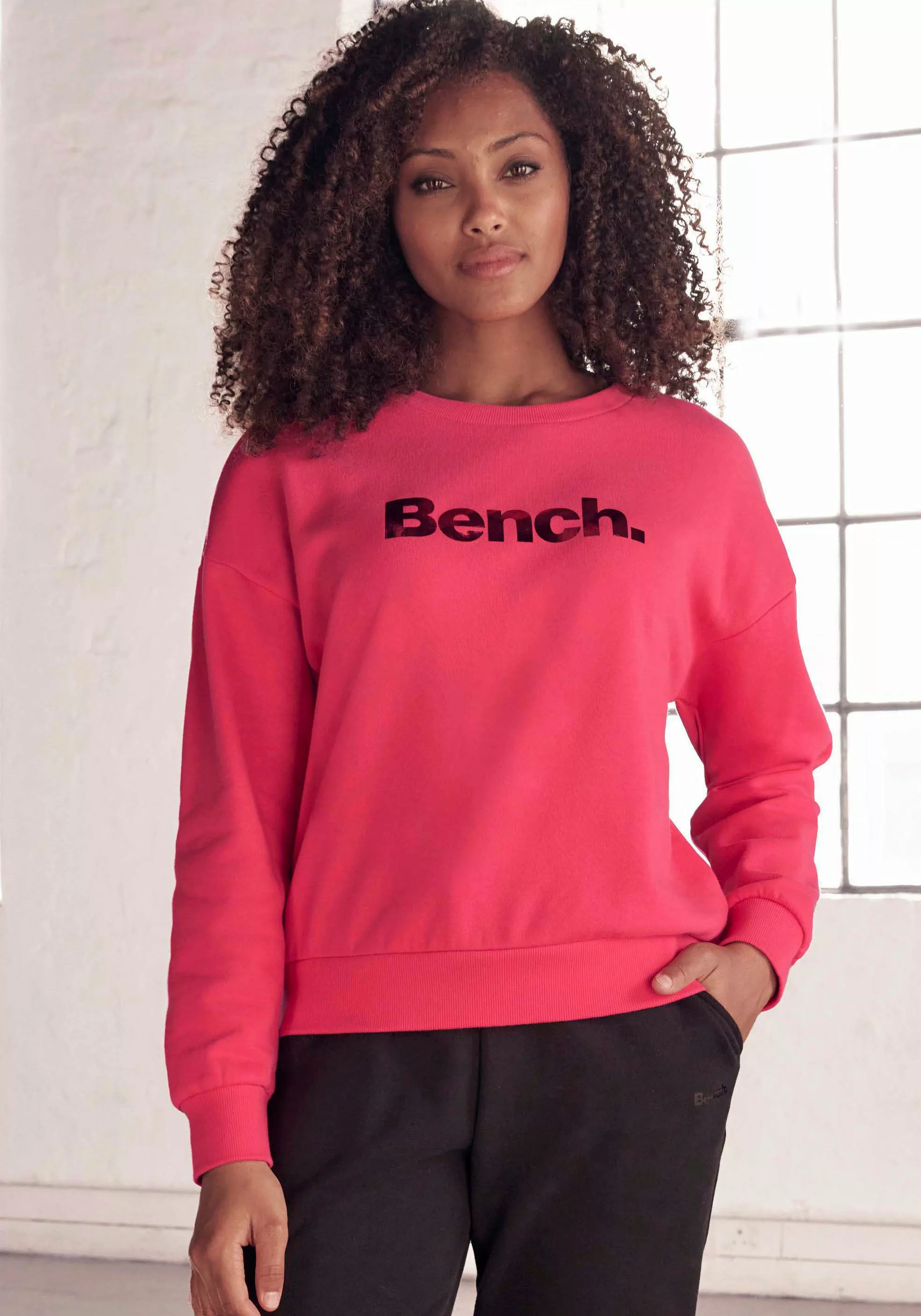 Bench. Loungewear Sweatshirt -Loungeshirt mit glänzendem Logodruck, Loungew günstig online kaufen