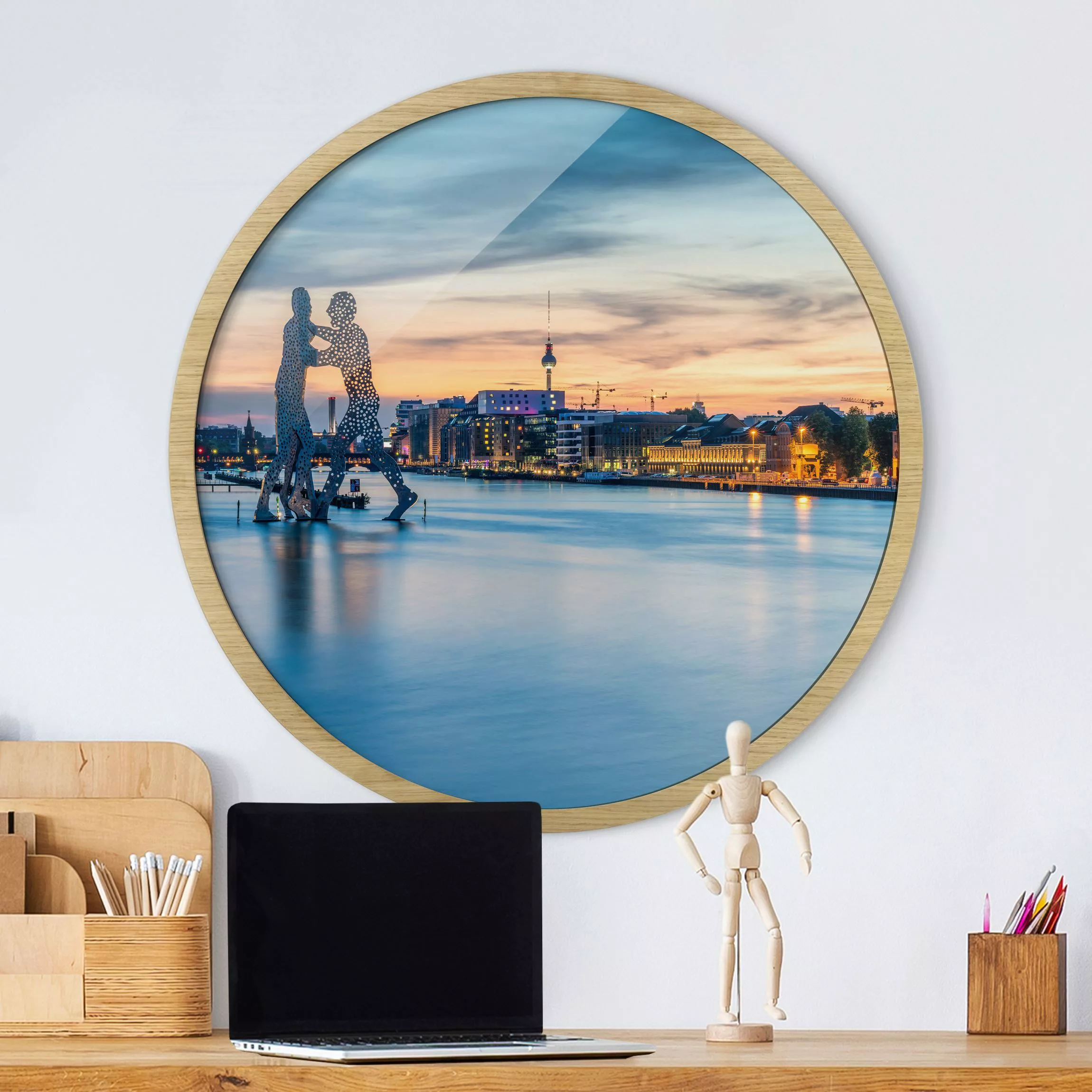 Rundes Gerahmtes Bild Berlin Skyline mit Molecule Man günstig online kaufen