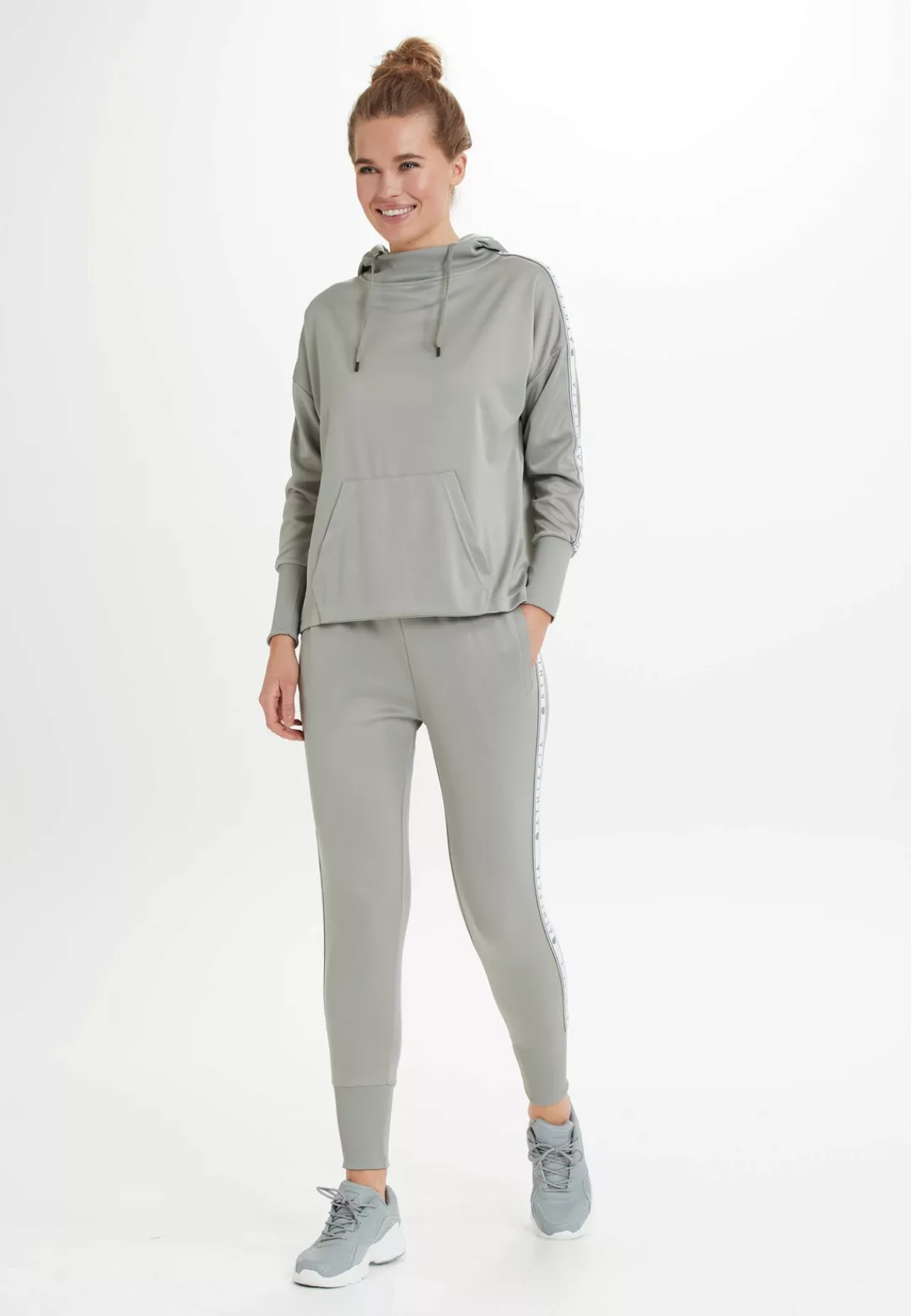ATHLECIA Sweathose "Sella", mit hippen Logoprint-Streifen günstig online kaufen