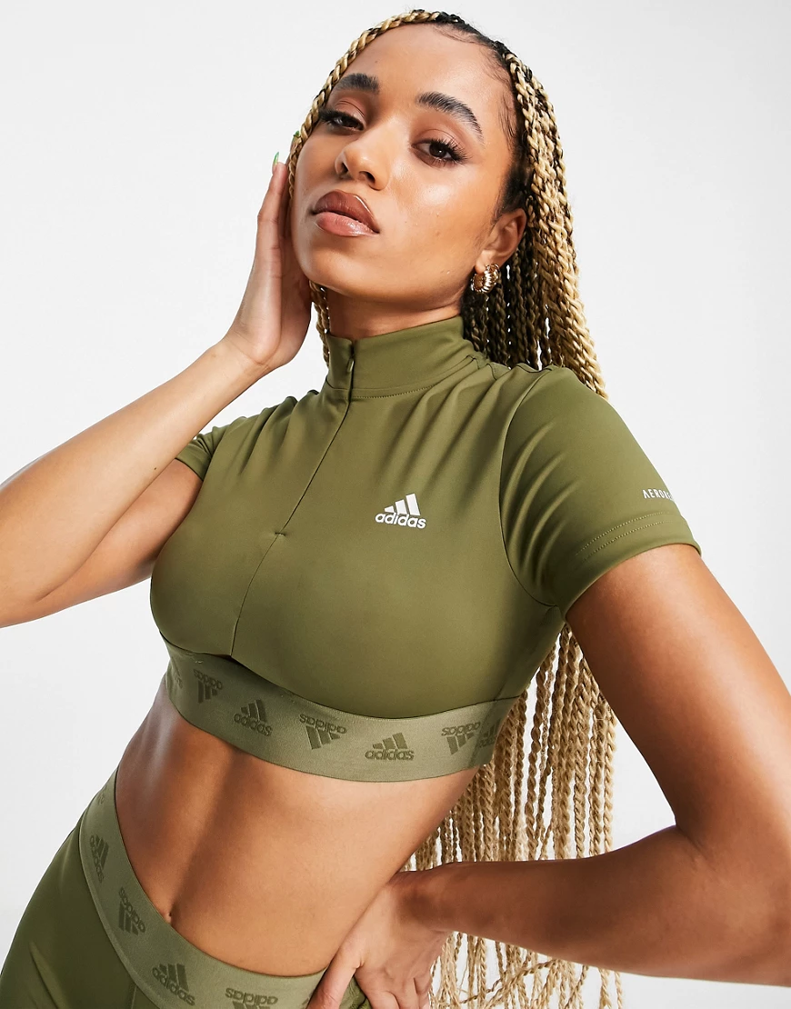 adidas – Training – Kurzes T-Shirt in Khaki mit Reißverschluss-Grün günstig online kaufen