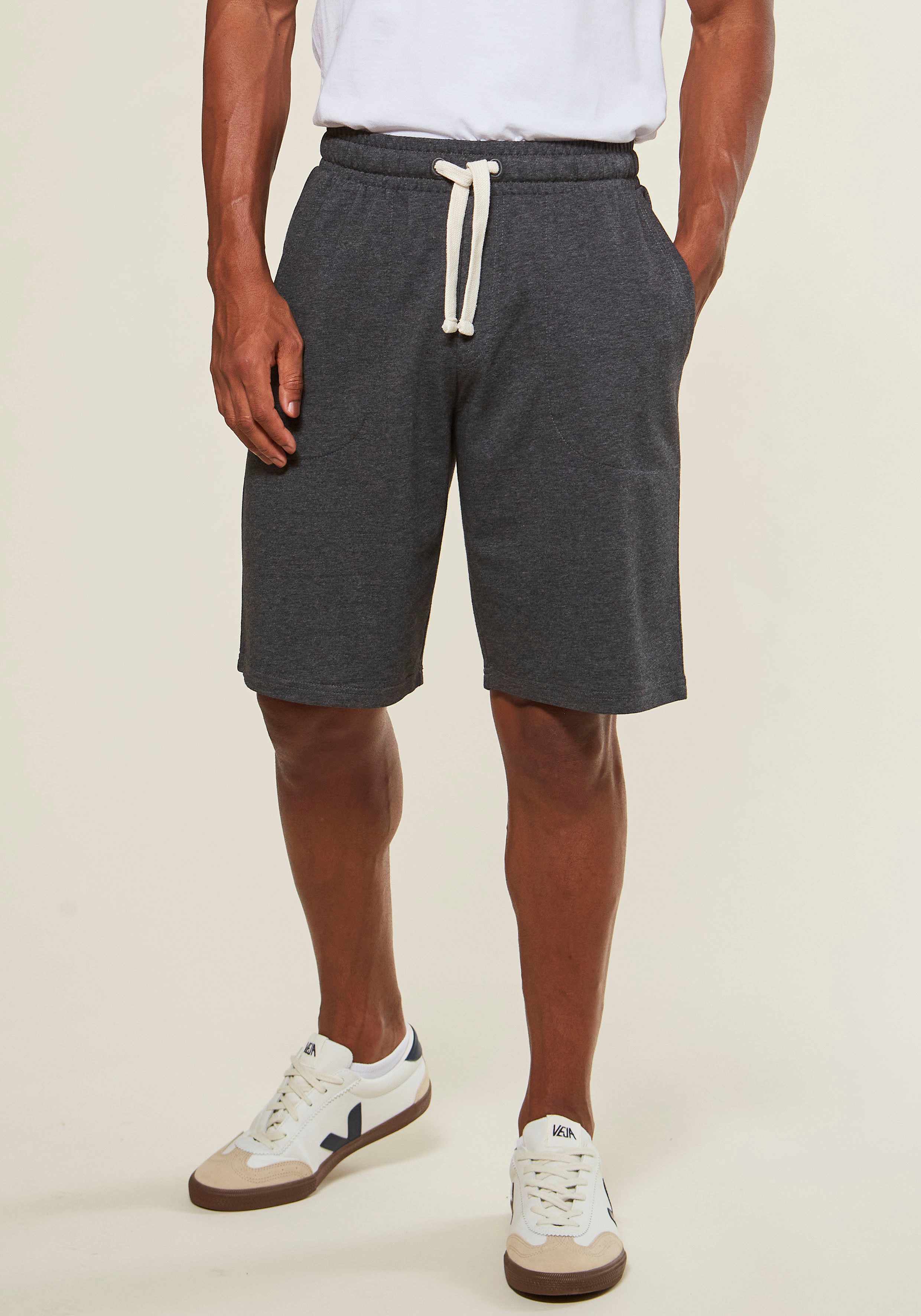 KangaROOS Sweatshorts, seitliche Taschen, kontrast Bänder günstig online kaufen