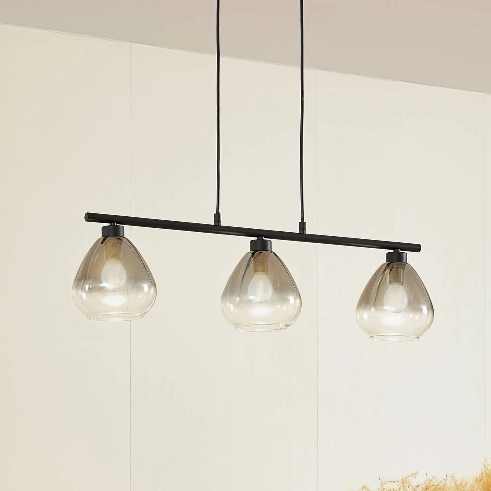 Lindby Hängeleuchte Pendura, schwarz, Glas, Länge 75 cm günstig online kaufen