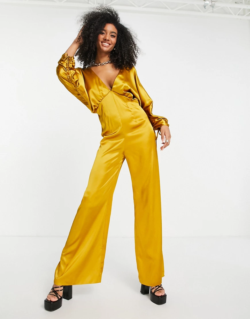 ASOS DESIGN – Jumpsuit aus Satin in Ocker mit Kimonoärmeln-Goldfarben günstig online kaufen