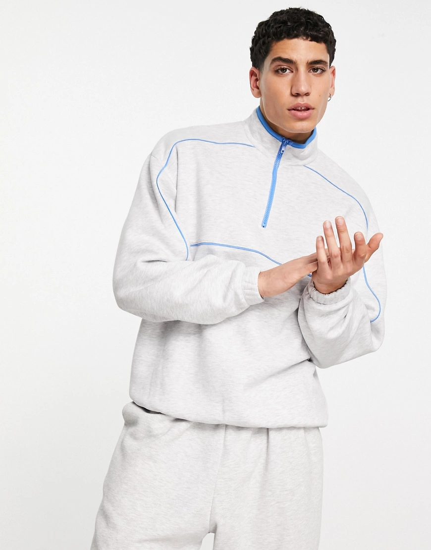 ASOS DESIGN – Oversize-Sweatshirt in Kalkweiß und Blau mit Halbreißverschlu günstig online kaufen