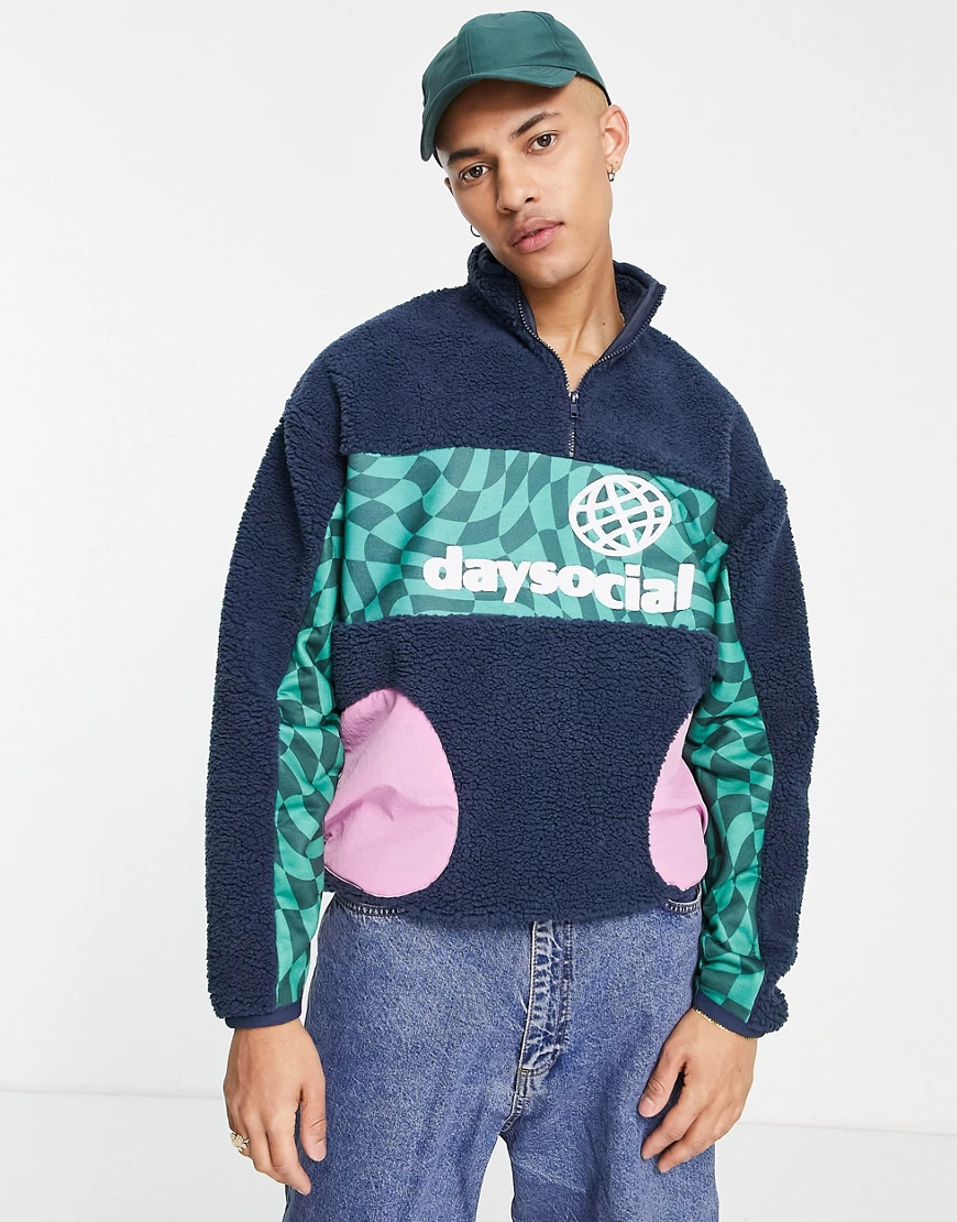 ASOS – Daysocial – Oversize-Sweatshirt aus Teddyfell in Marineblau mit kurz günstig online kaufen