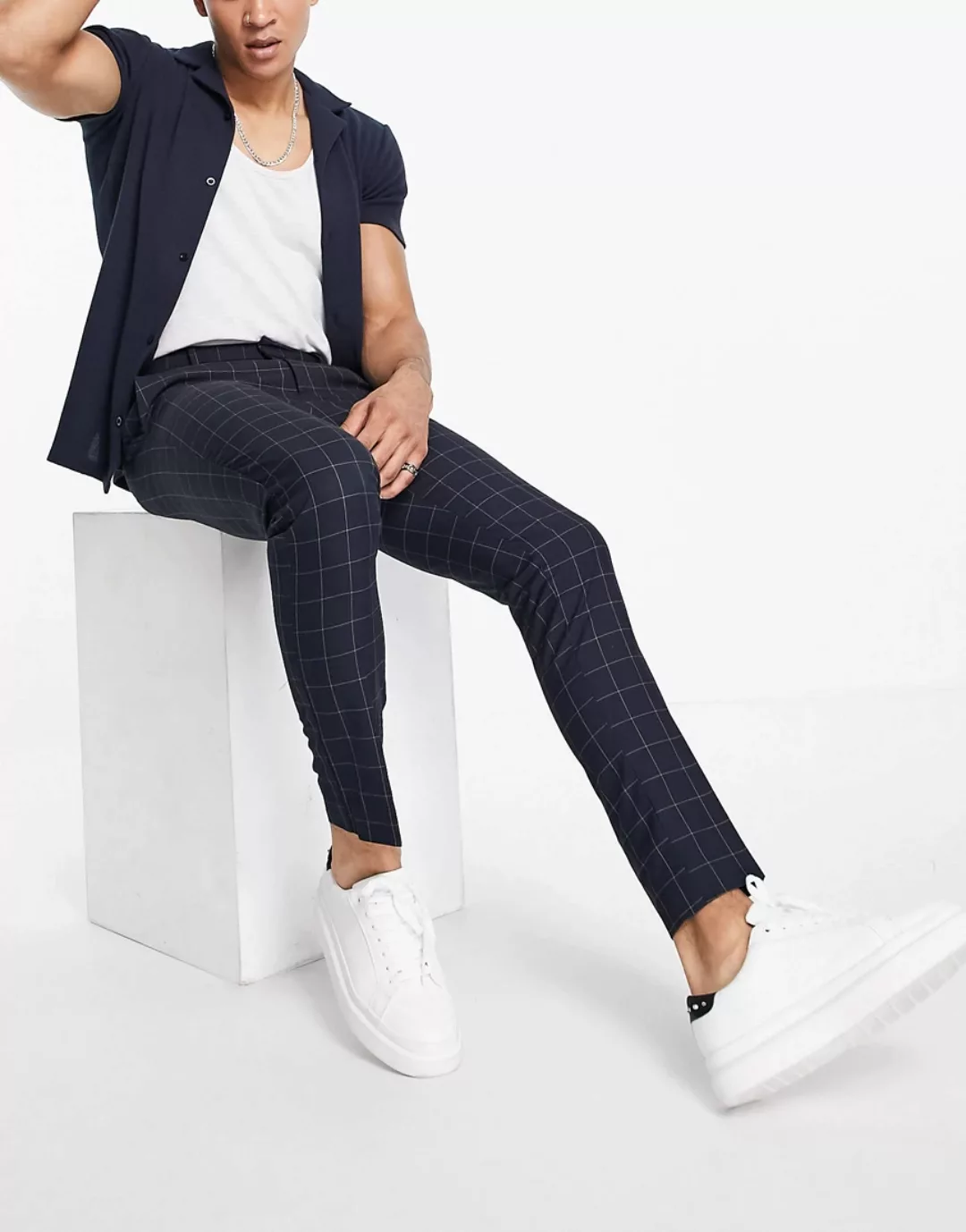 New Look – Enge elegante Hose in Marineblau kariert günstig online kaufen