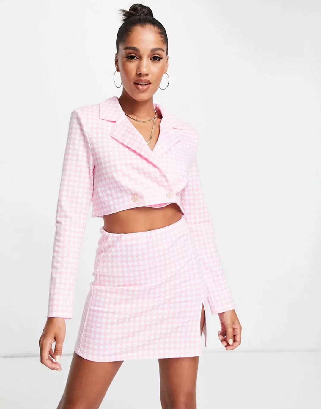 ASOS DESIGN – Mini-Anzugrock aus Jersey mit Schlitzdetail und rosa Hahnentr günstig online kaufen
