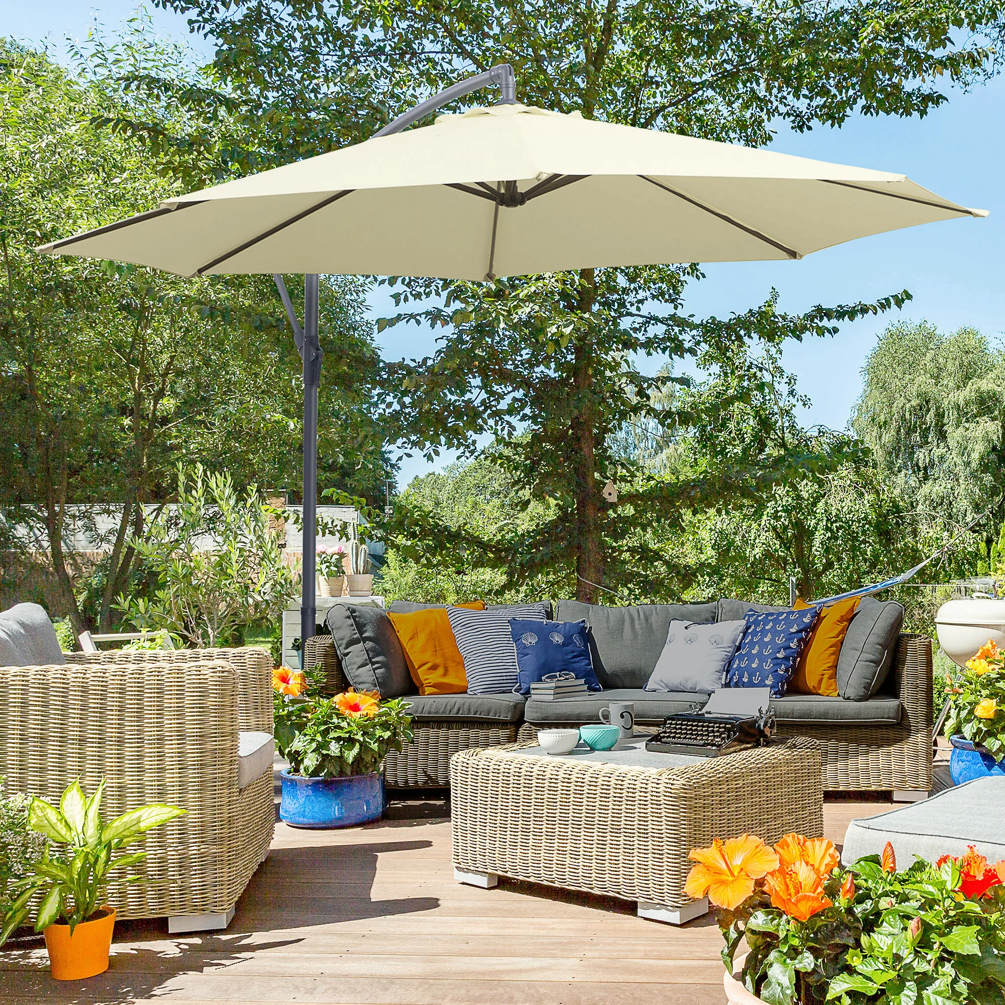 Outsunny Dezentrierter neigbarer drehbarer Gartenschirm mit einem Durchmess günstig online kaufen