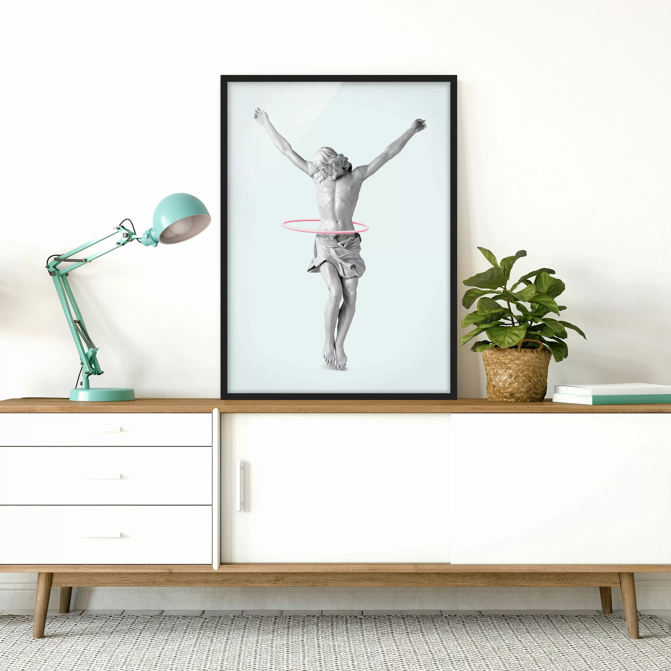 Bild mit Rahmen Kunstdruck - Hochformat Jesus mit Hula Hoop Reifen günstig online kaufen