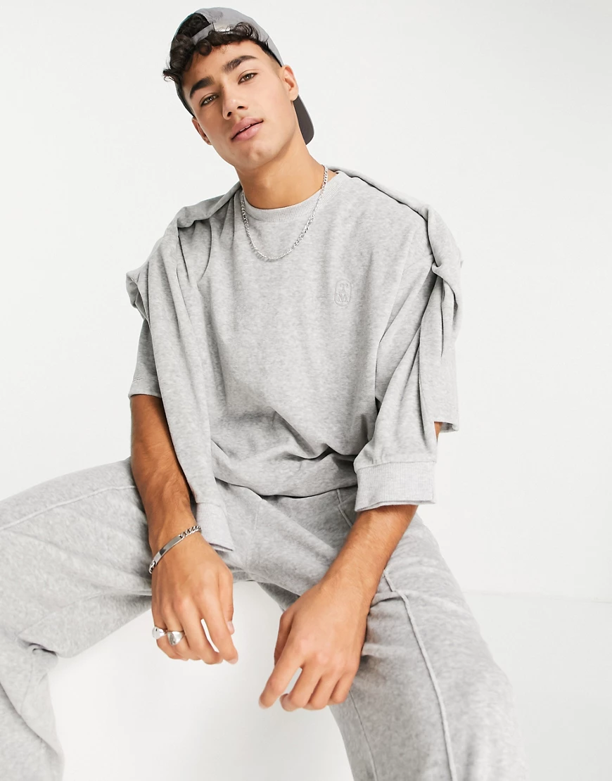 Topman – Übergroßes Lounge-T-Shirt aus Velours in Grau günstig online kaufen