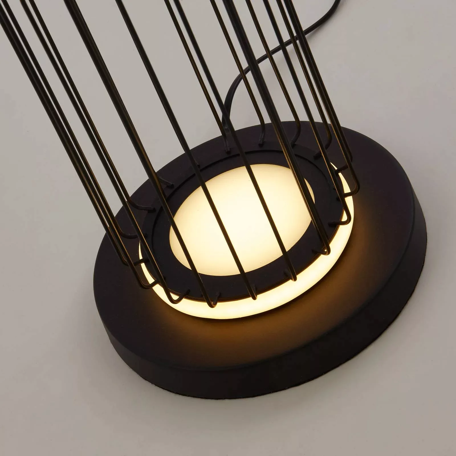 LED-Stehleuchte Cage in Käfigdesign günstig online kaufen