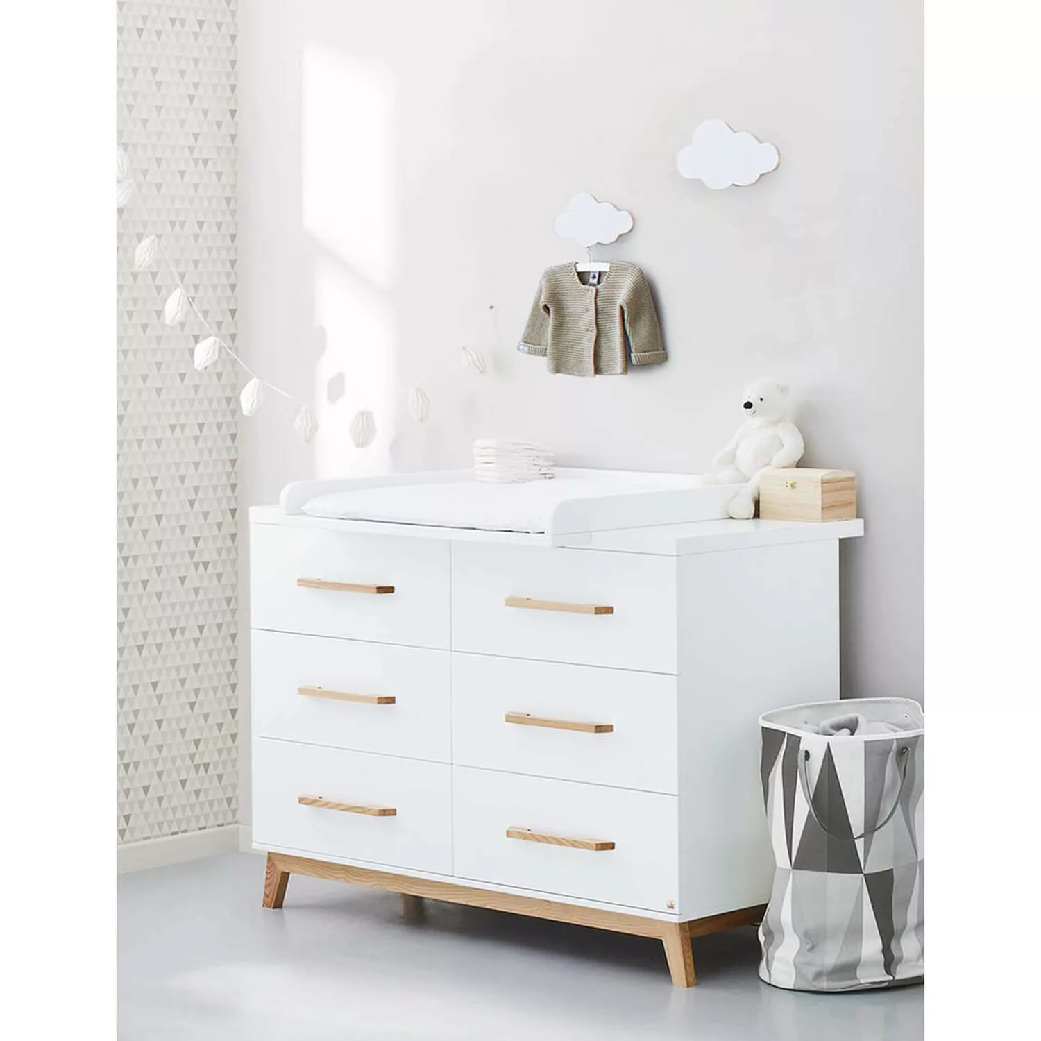 Wickelkommode Babyzimmer 140 cm breit RIJEKA-134 in weiß edelmatt mit Wicke günstig online kaufen