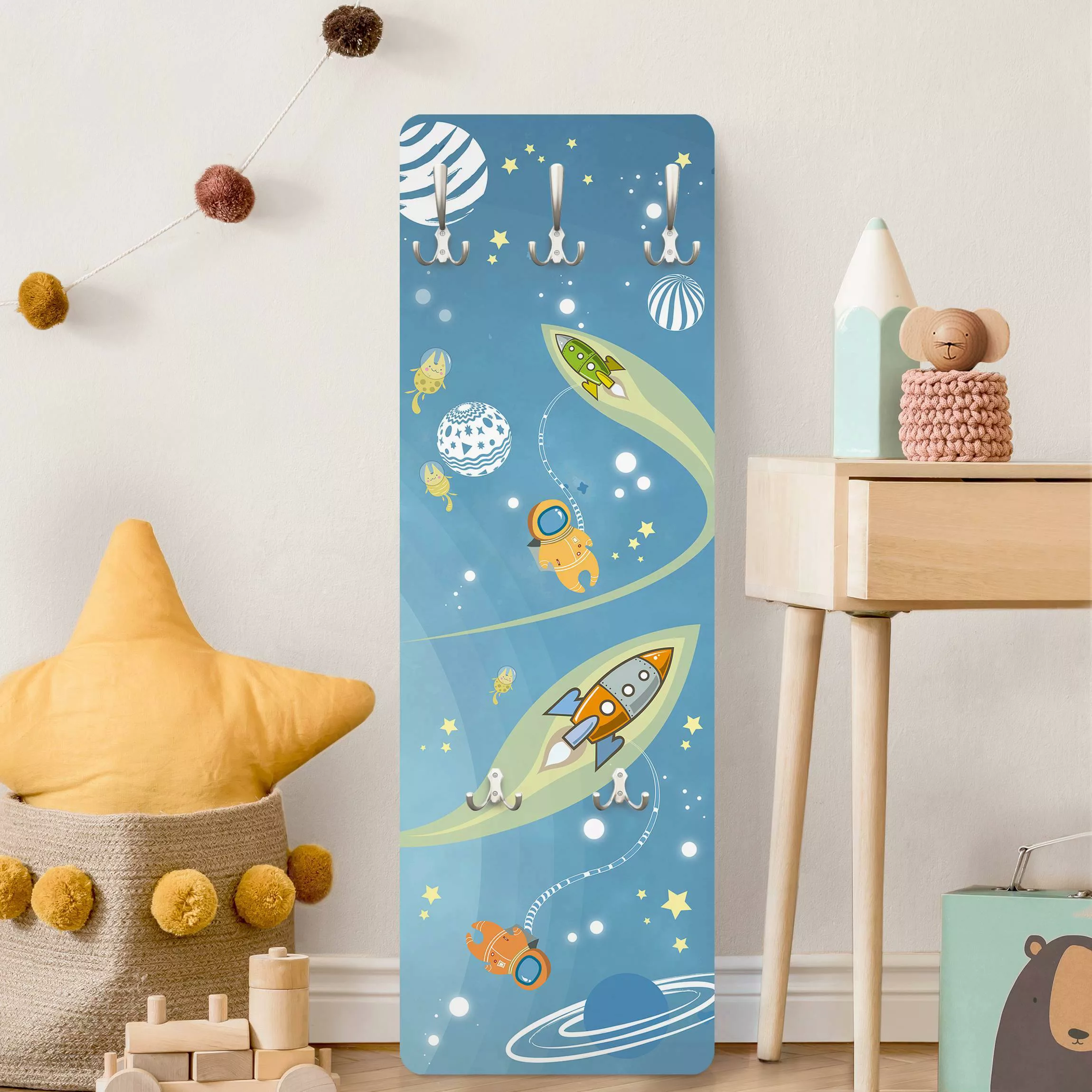 Wandgarderobe Holzpaneel Kinderzimmer No.MW16 Buntes Weltraumtreiben günstig online kaufen