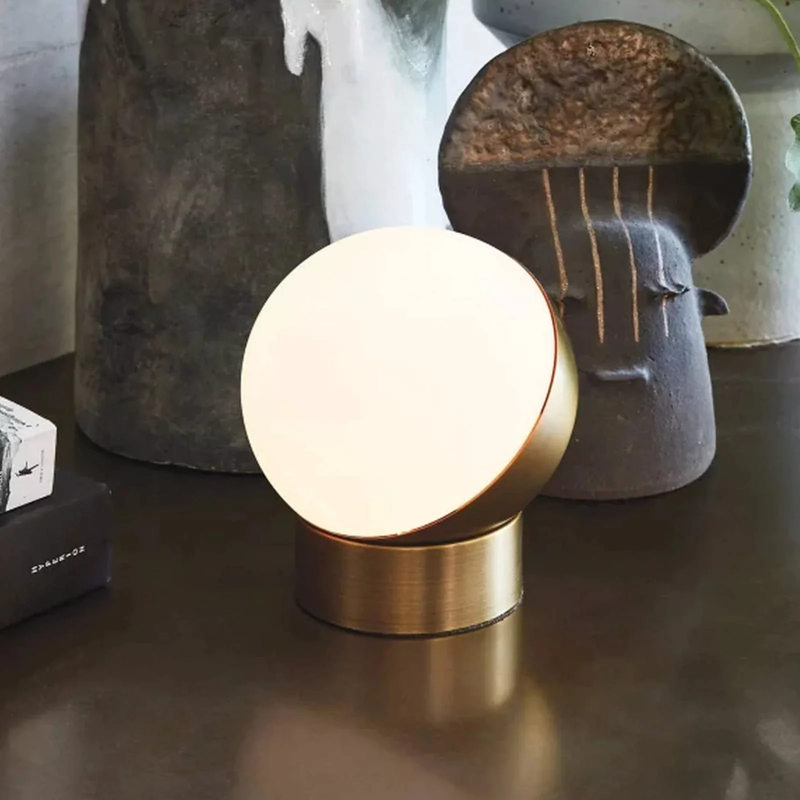 Beacon Tischleuchte Mikoh, Metall messingfarben antik, Glas günstig online kaufen