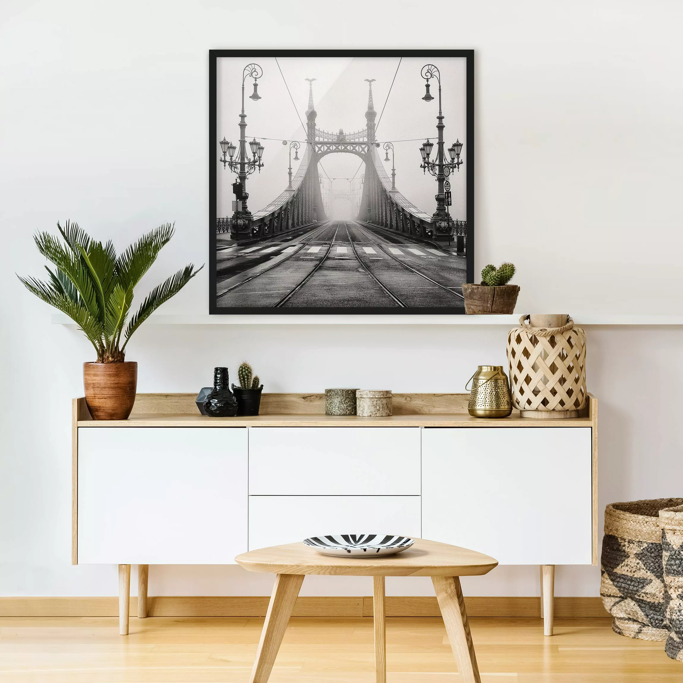 Bild mit Rahmen Architektur & Skyline - Quadrat Brücke in Budapest günstig online kaufen