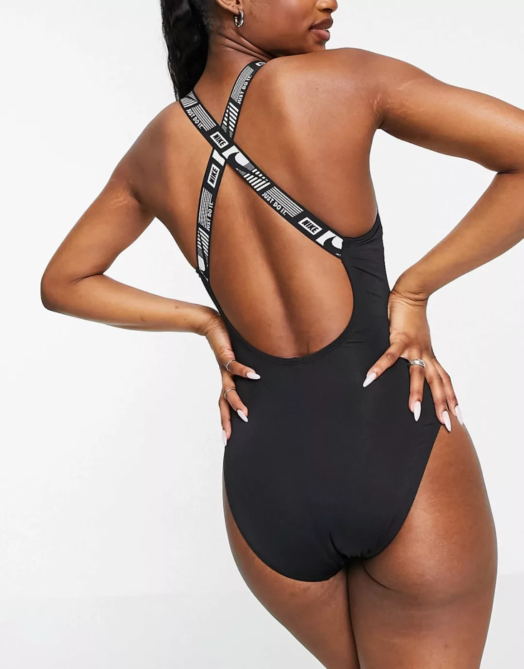 Nike Swimming – Badeanzug mit Logoband in Schwarz günstig online kaufen