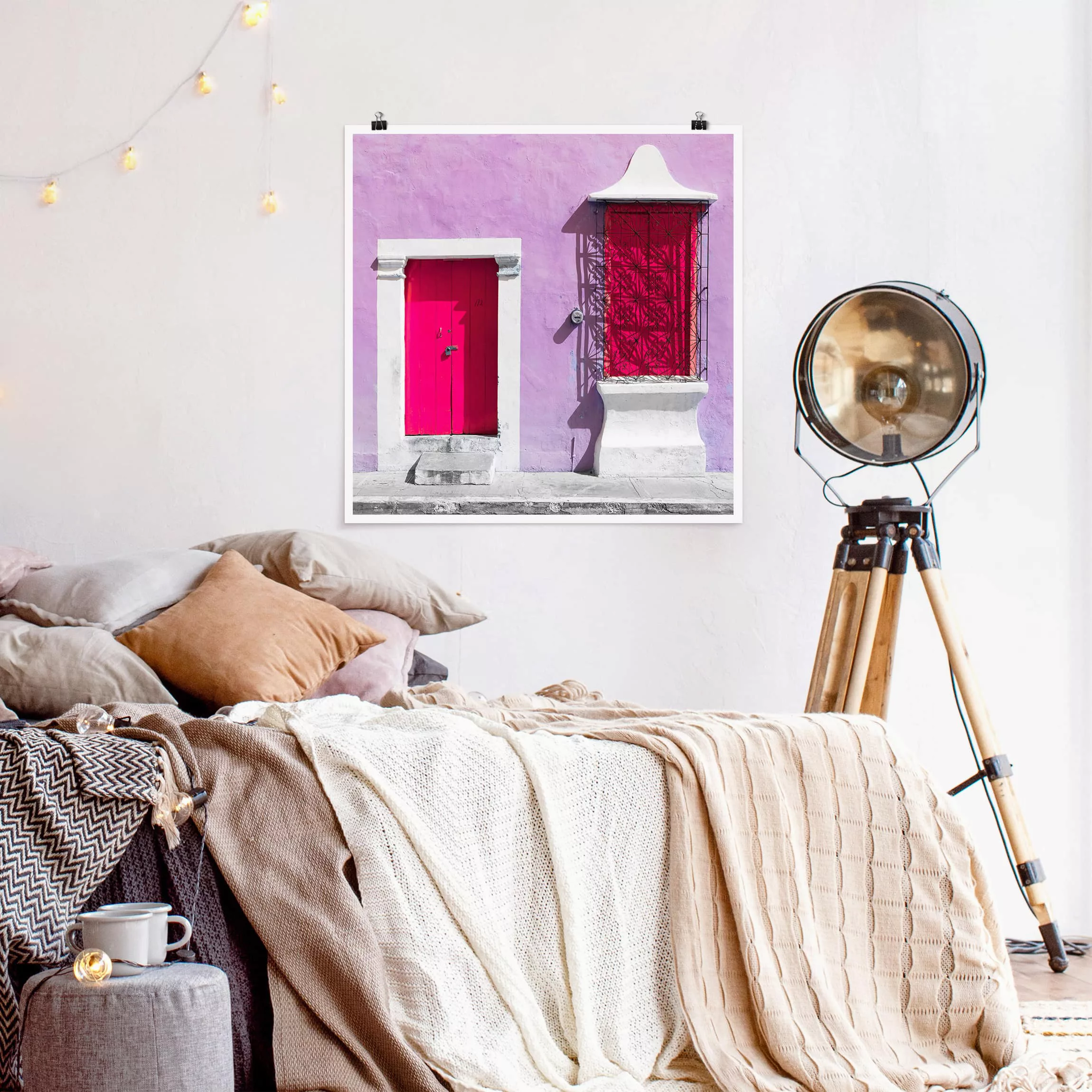 Poster Architektur & Skyline - Quadrat Rosa Fassade Pinke Tür günstig online kaufen