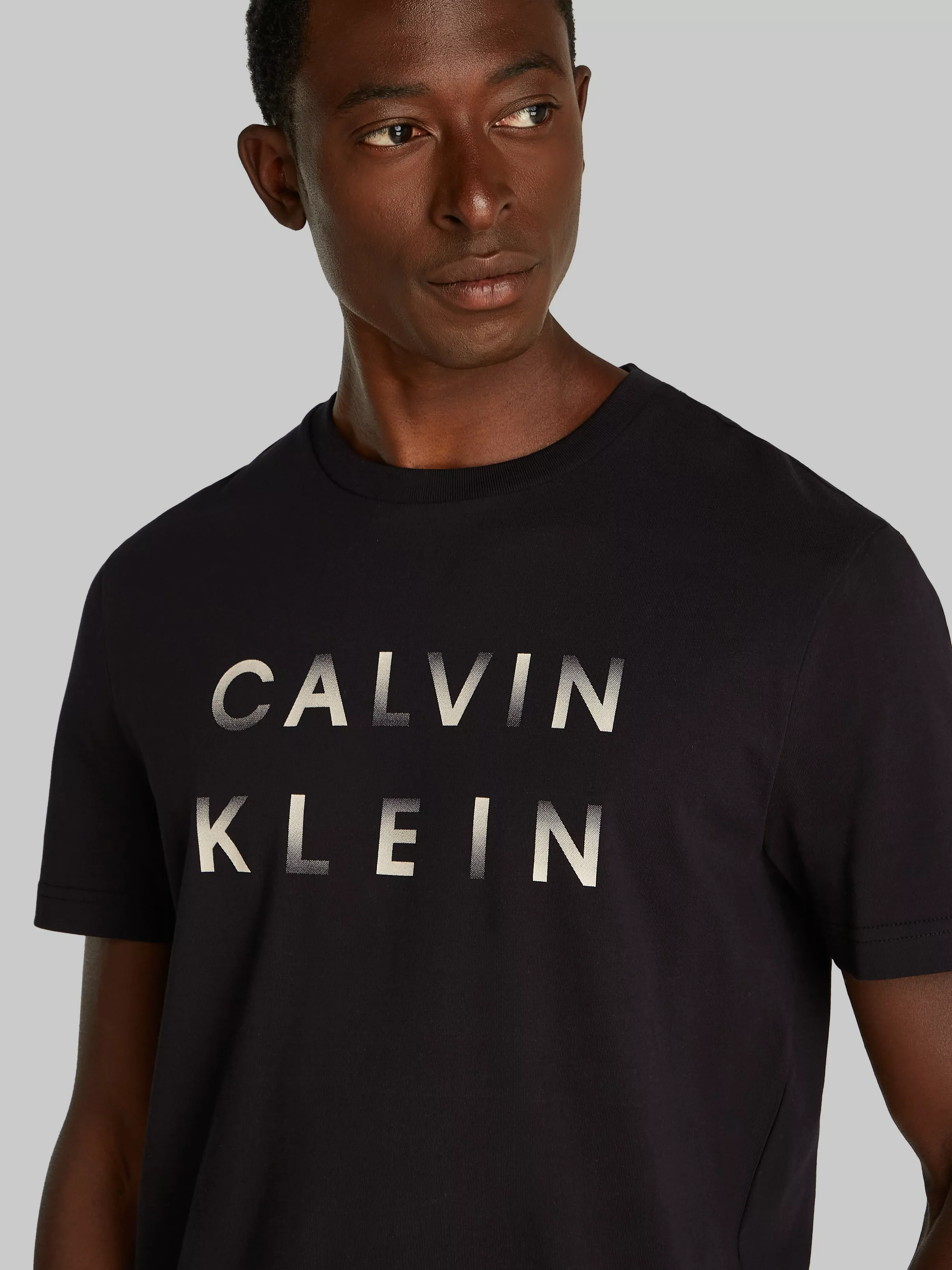 Calvin Klein T-Shirt "CP-ENLARGED LOGO T-SHIRT", mit Logo auf der Brust günstig online kaufen