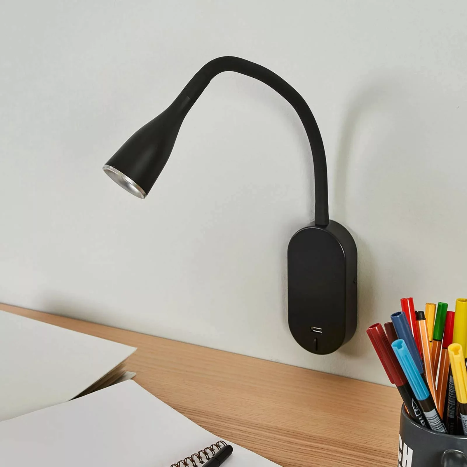 Lindby LED-Wandlampe Enna, schwarz, Schalter, USB-Anschluss günstig online kaufen