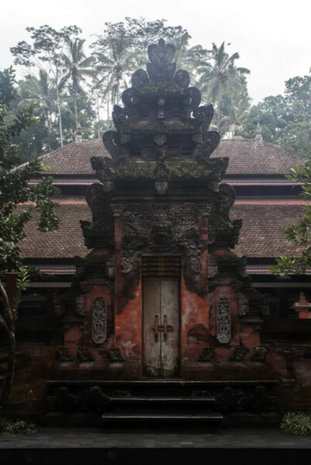 Poster / Leinwandbild - Bali Hindu Tempels & Palms günstig online kaufen