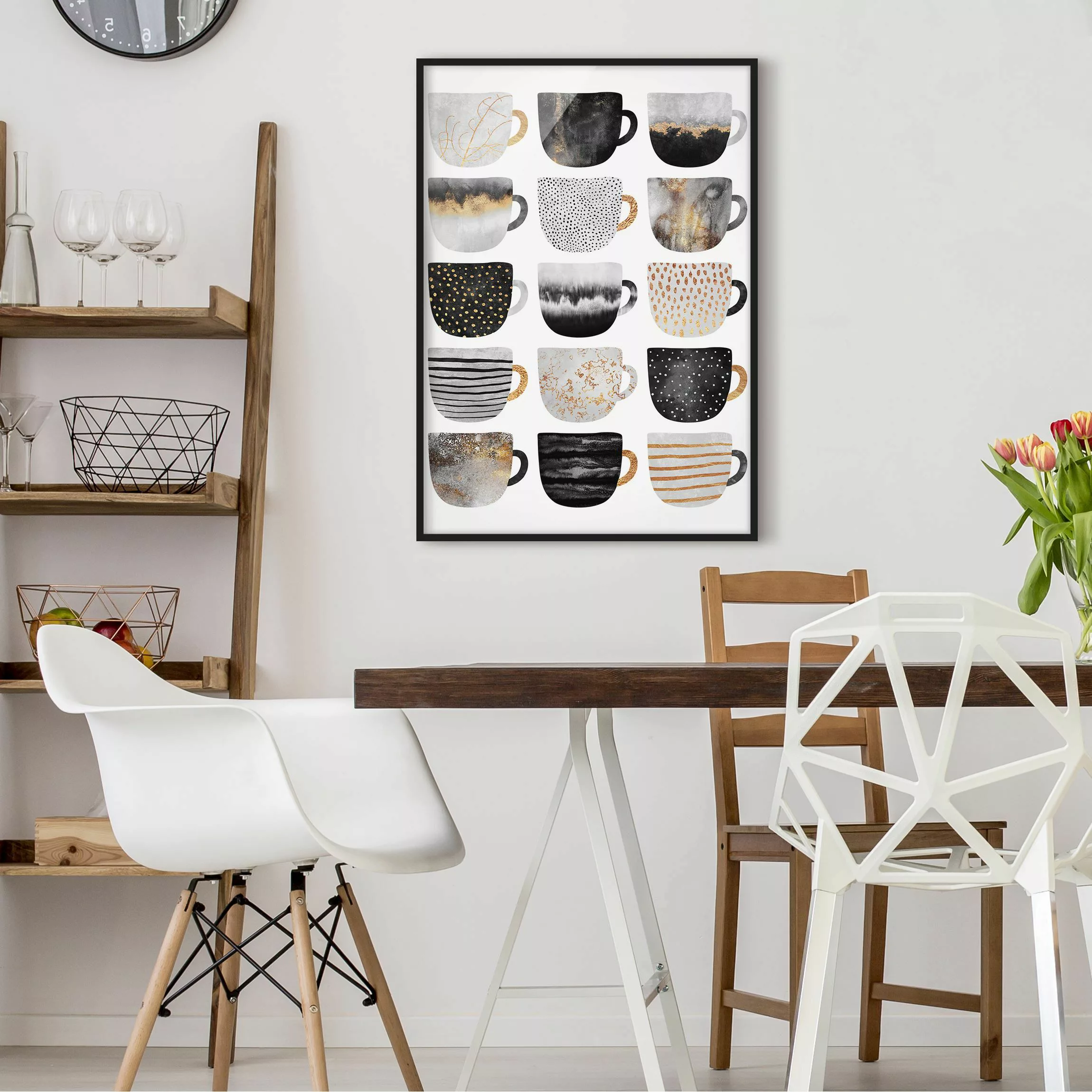 Bild mit Rahmen Küche - Hochformat Goldene Tassen Schwarz Weiß günstig online kaufen