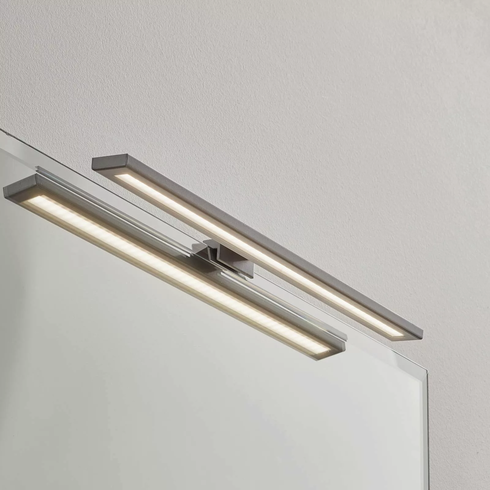 LED-Spiegelleuchte Espelho 40 cm alu 4.000 K günstig online kaufen