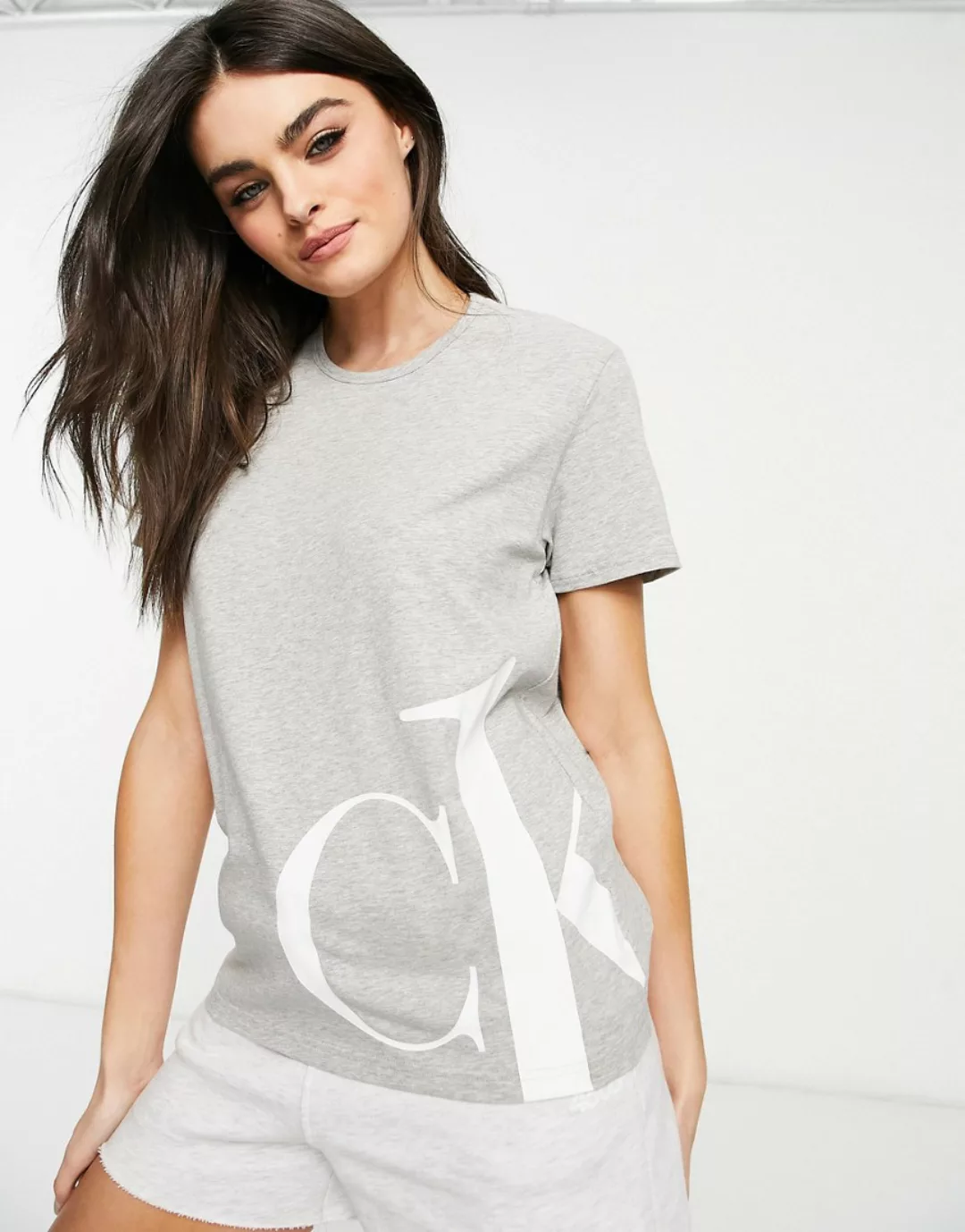 Calvin Klein – Lässiges T-Shirt mit Logo in Heidegrau günstig online kaufen