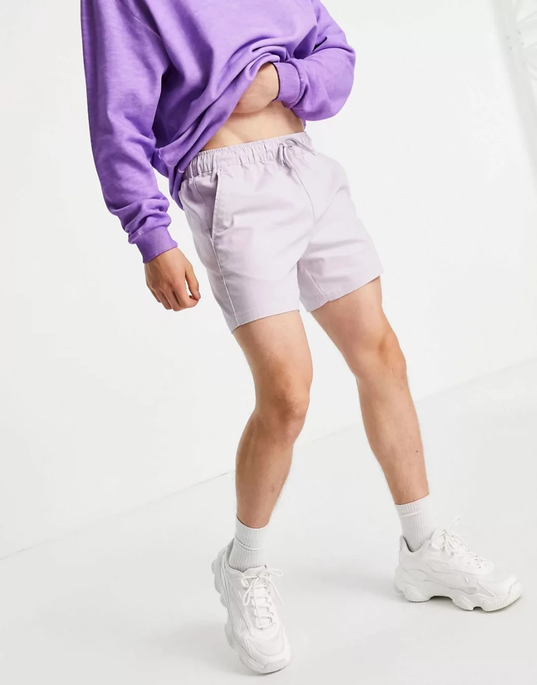 ASOS DESIGN – Schmale Chino-Shorts in Flieder mit elastischer Taille-Lila günstig online kaufen